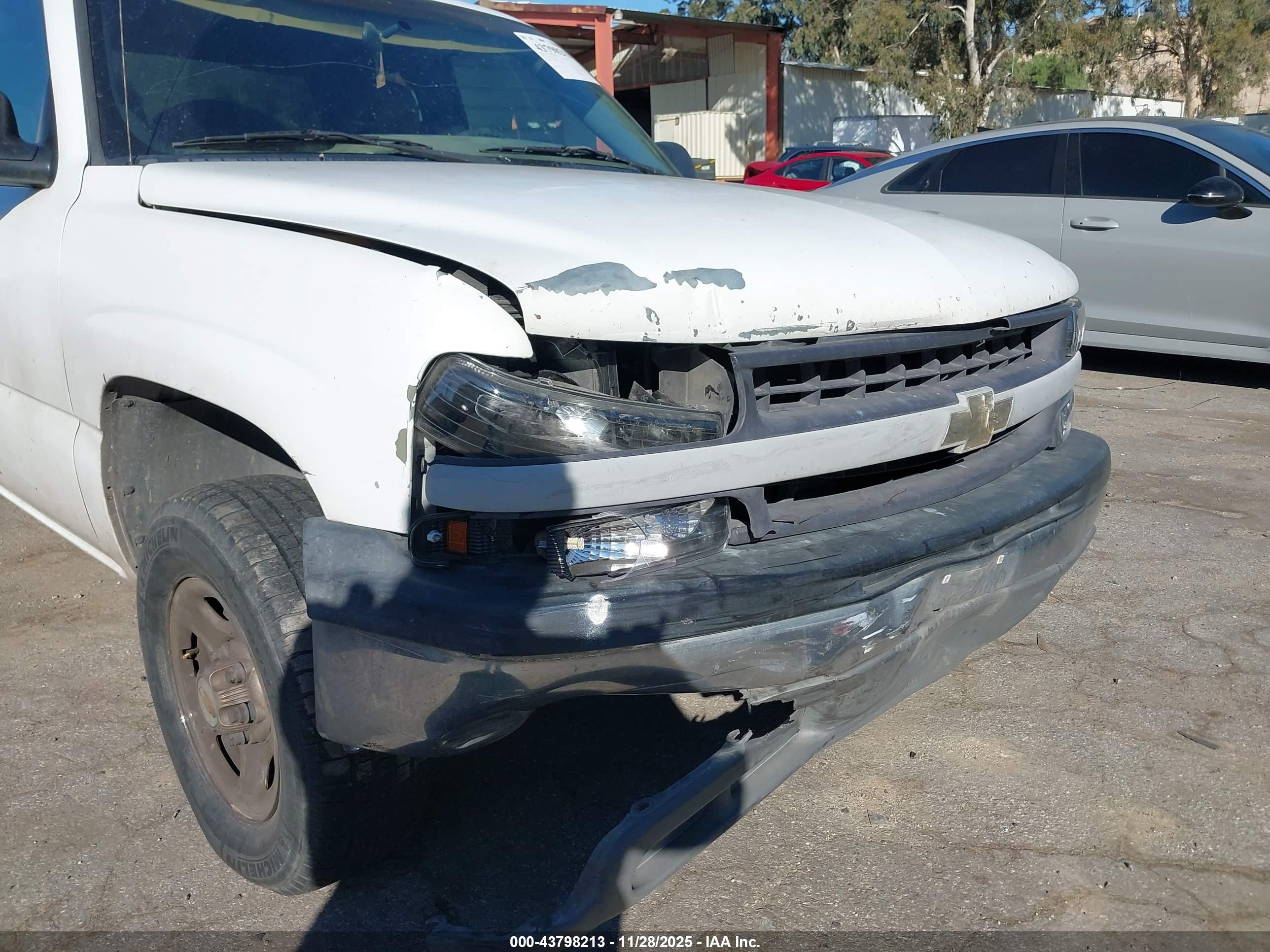 CHEVROLET SILVERADO image 6