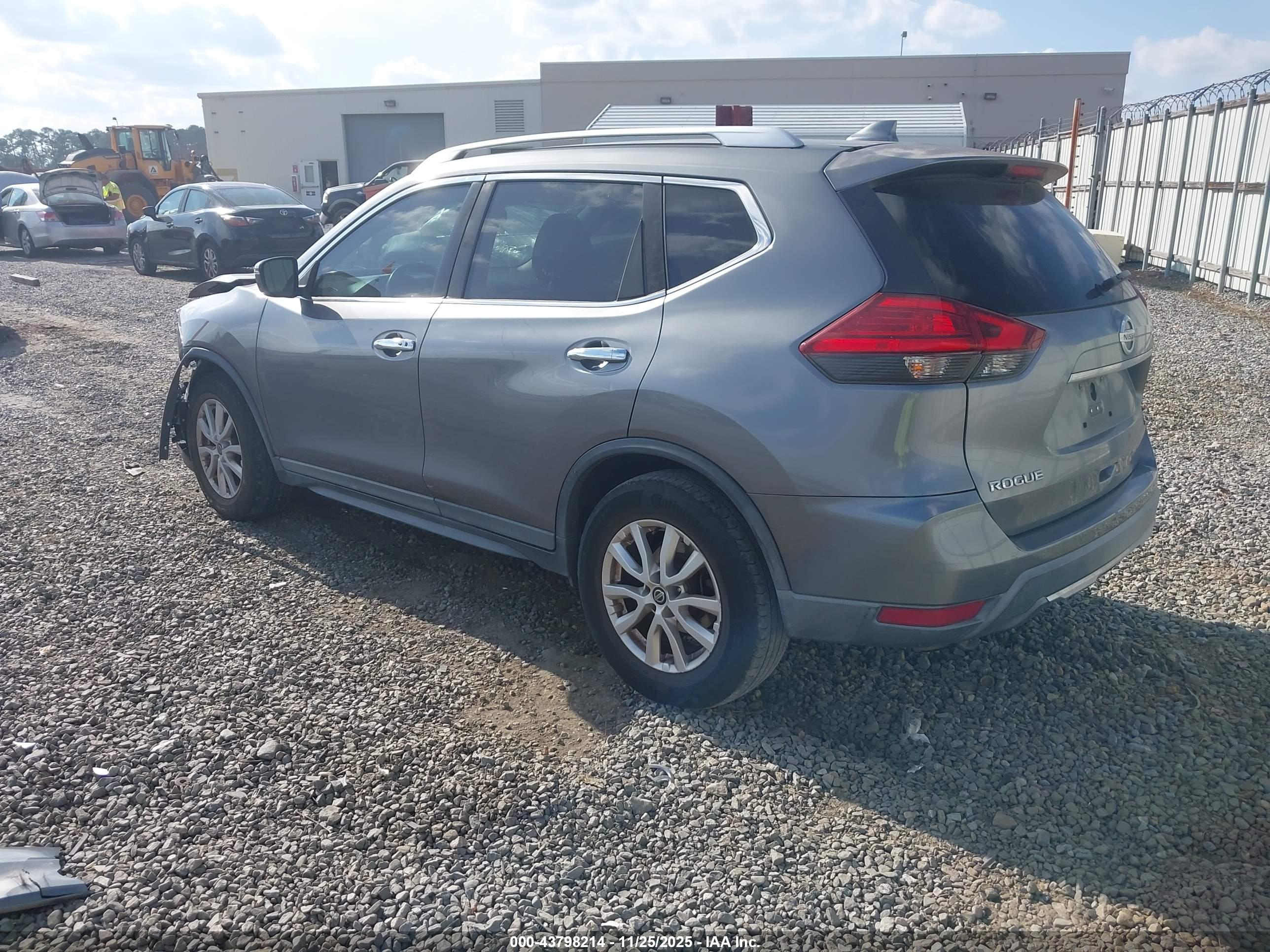 NISSAN ROGUE image 3