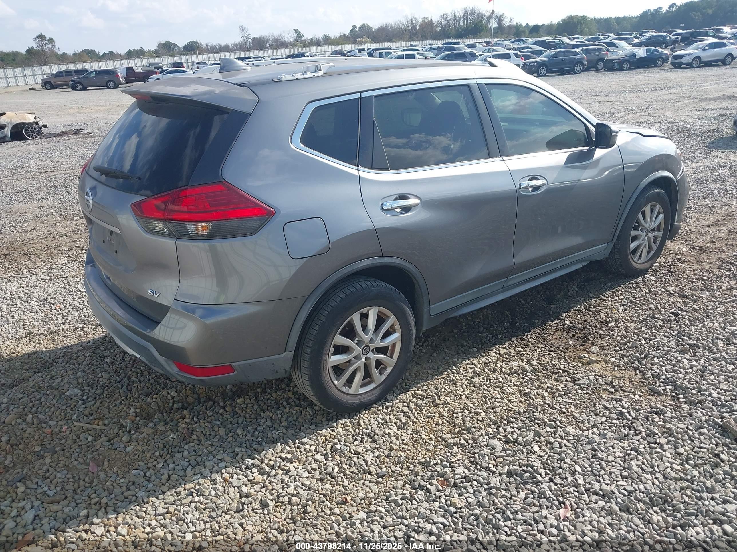 NISSAN ROGUE image 4
