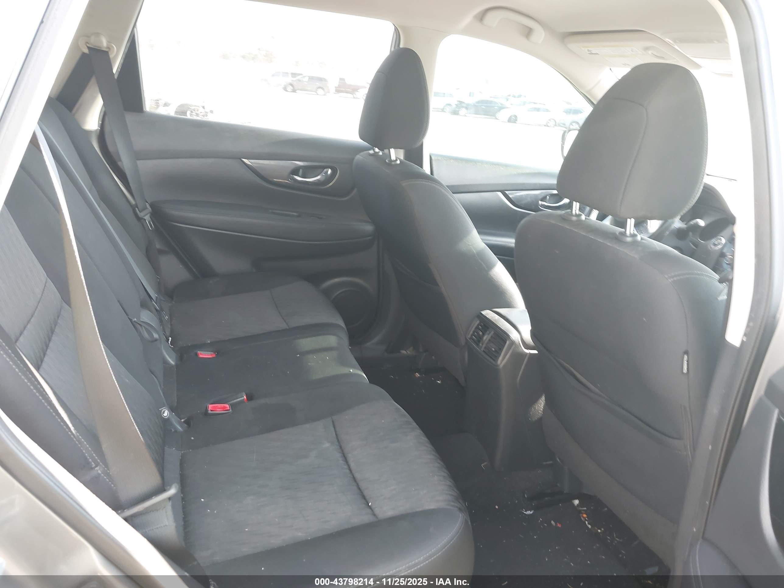 NISSAN ROGUE image 8