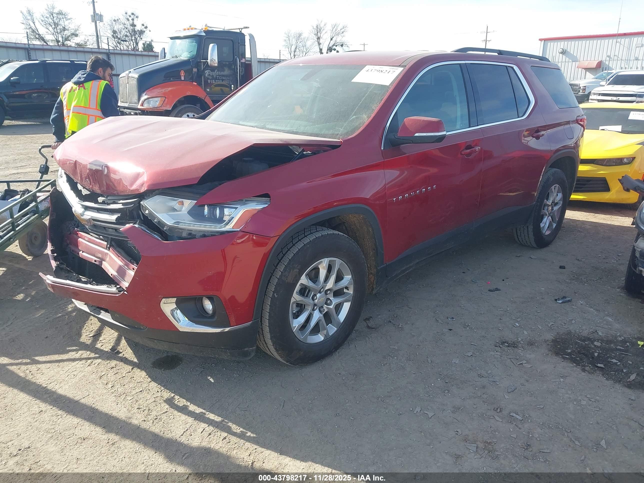CHEVROLET TRAVERSE image 2
