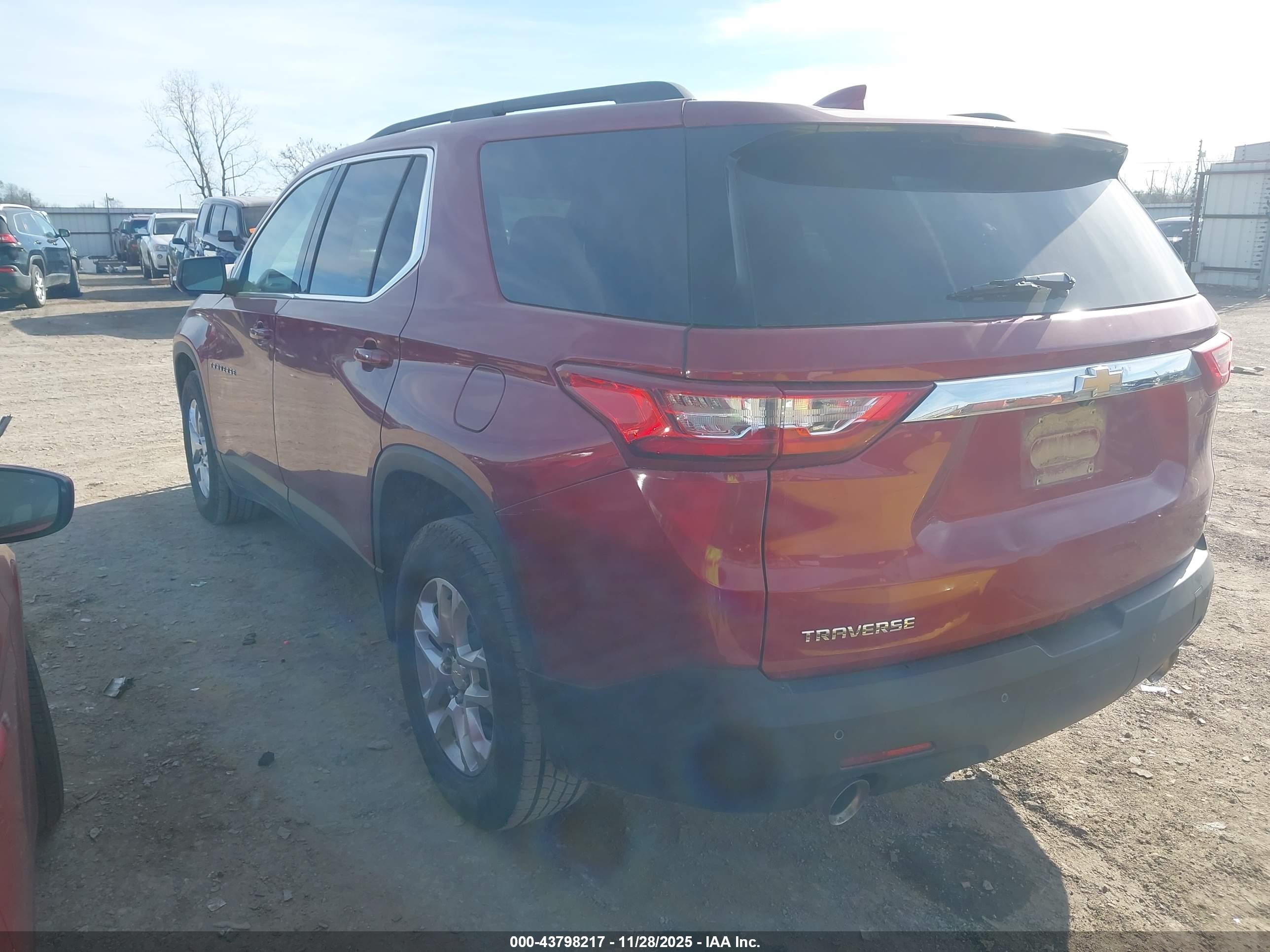 CHEVROLET TRAVERSE image 3