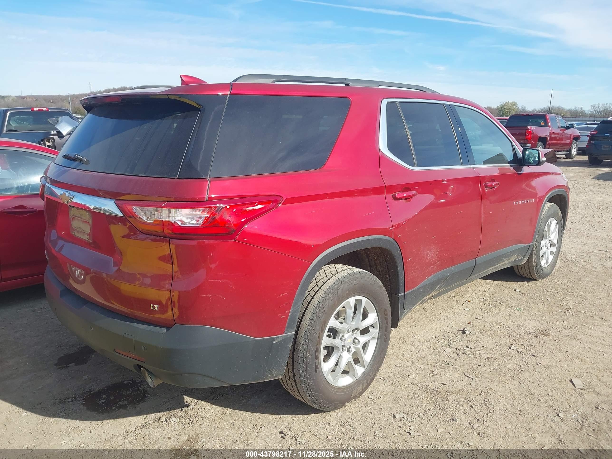 CHEVROLET TRAVERSE image 4