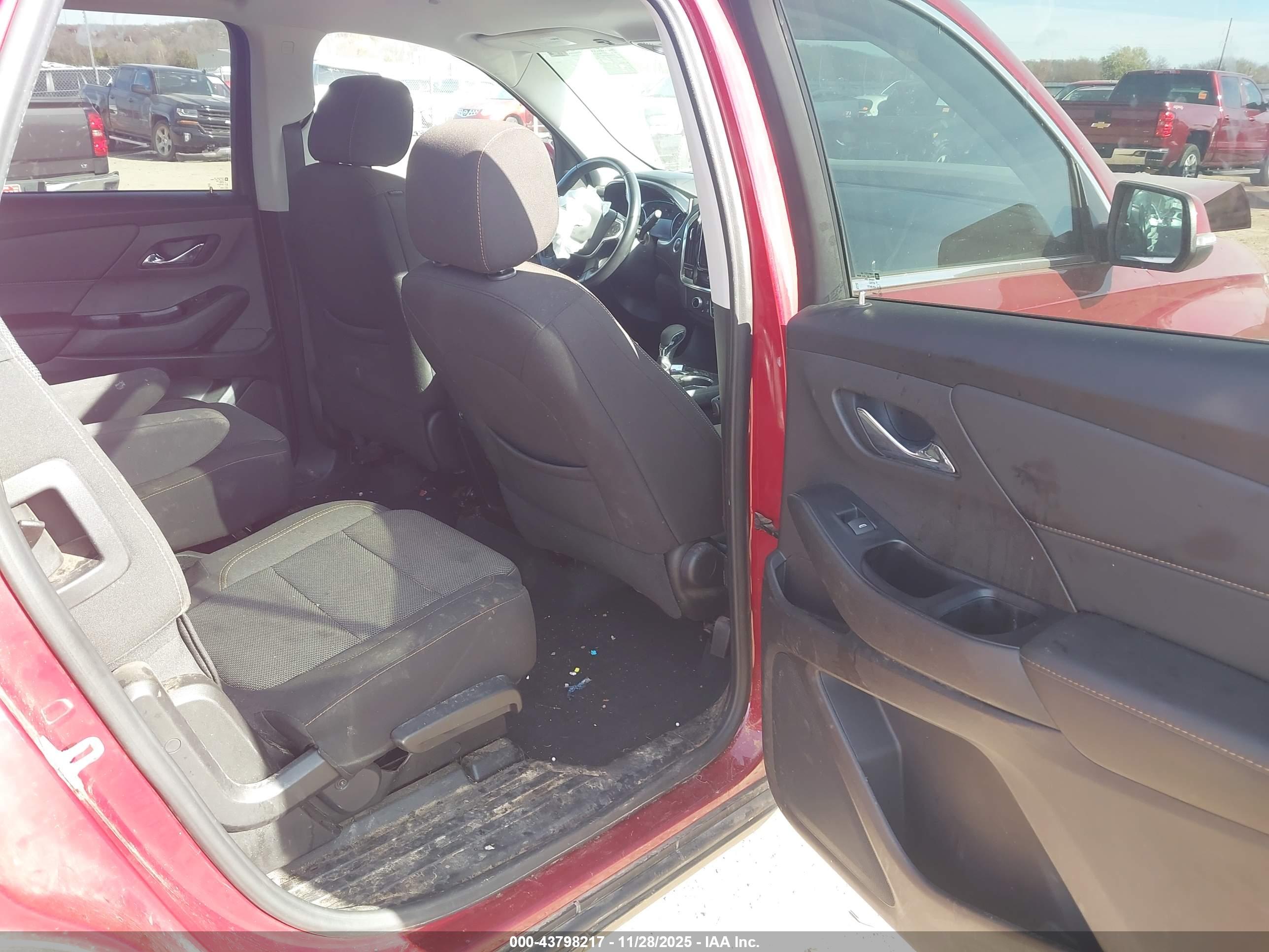 CHEVROLET TRAVERSE image 8