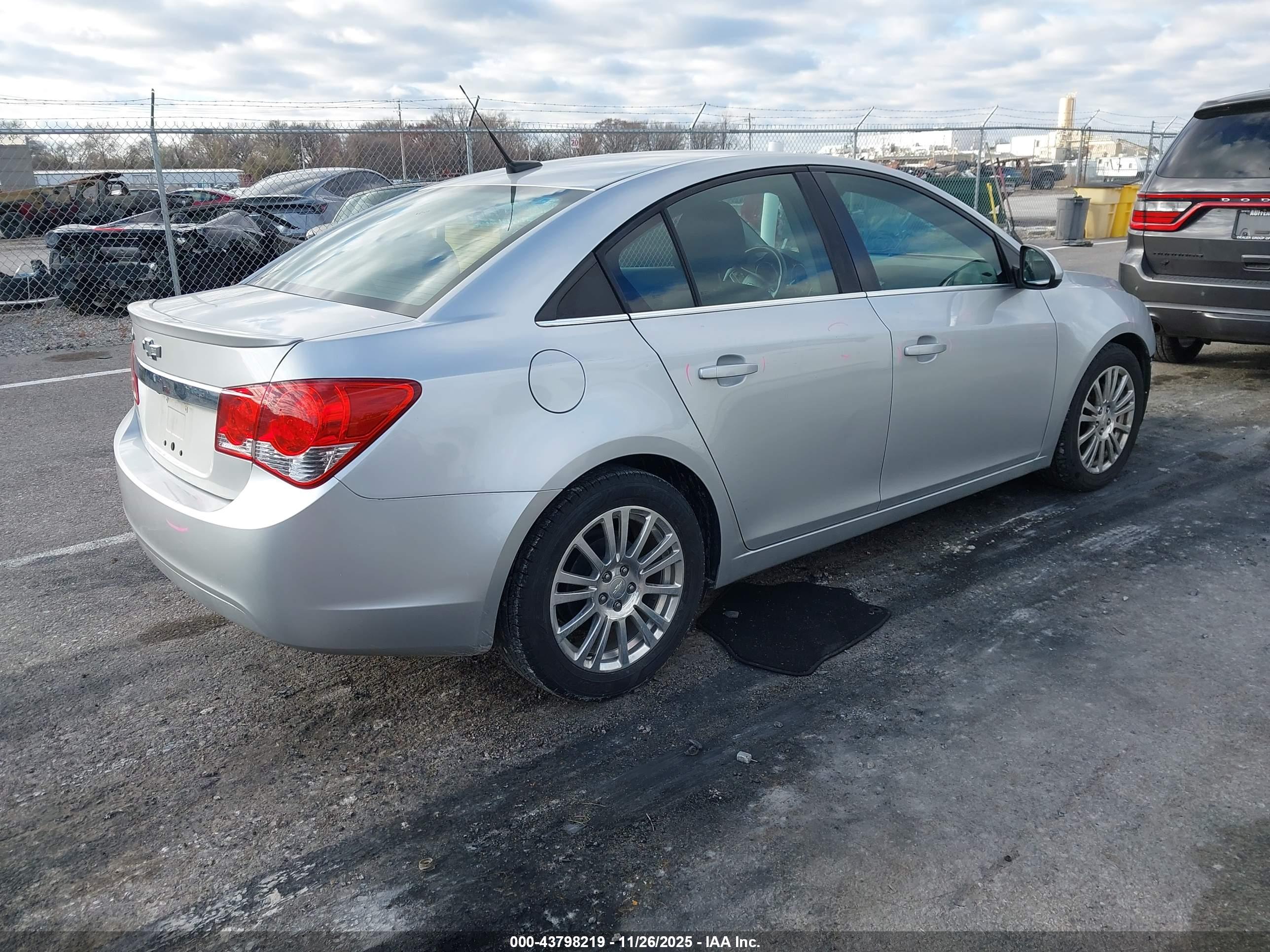 CHEVROLET CRUZE image 4