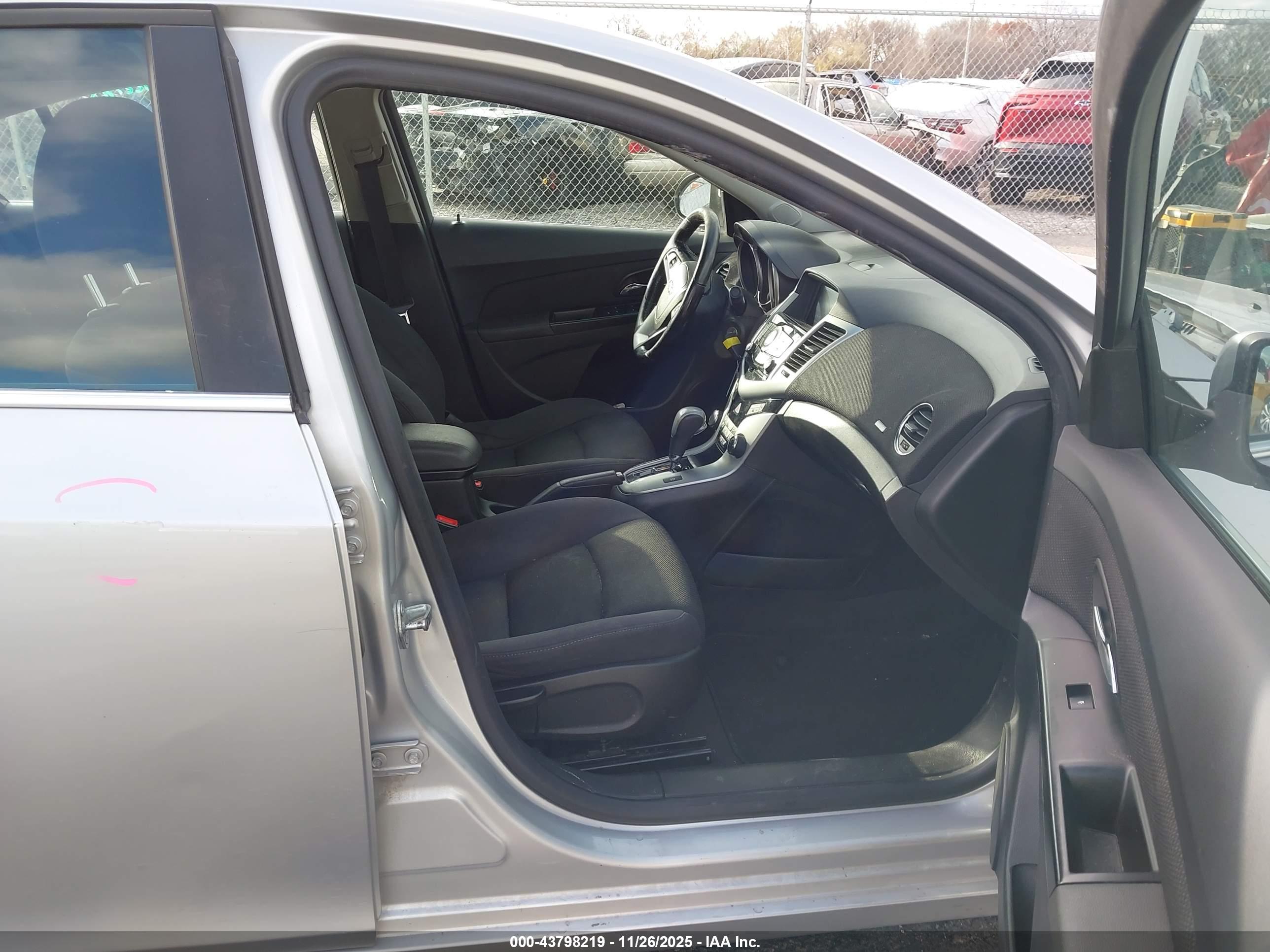CHEVROLET CRUZE image 5