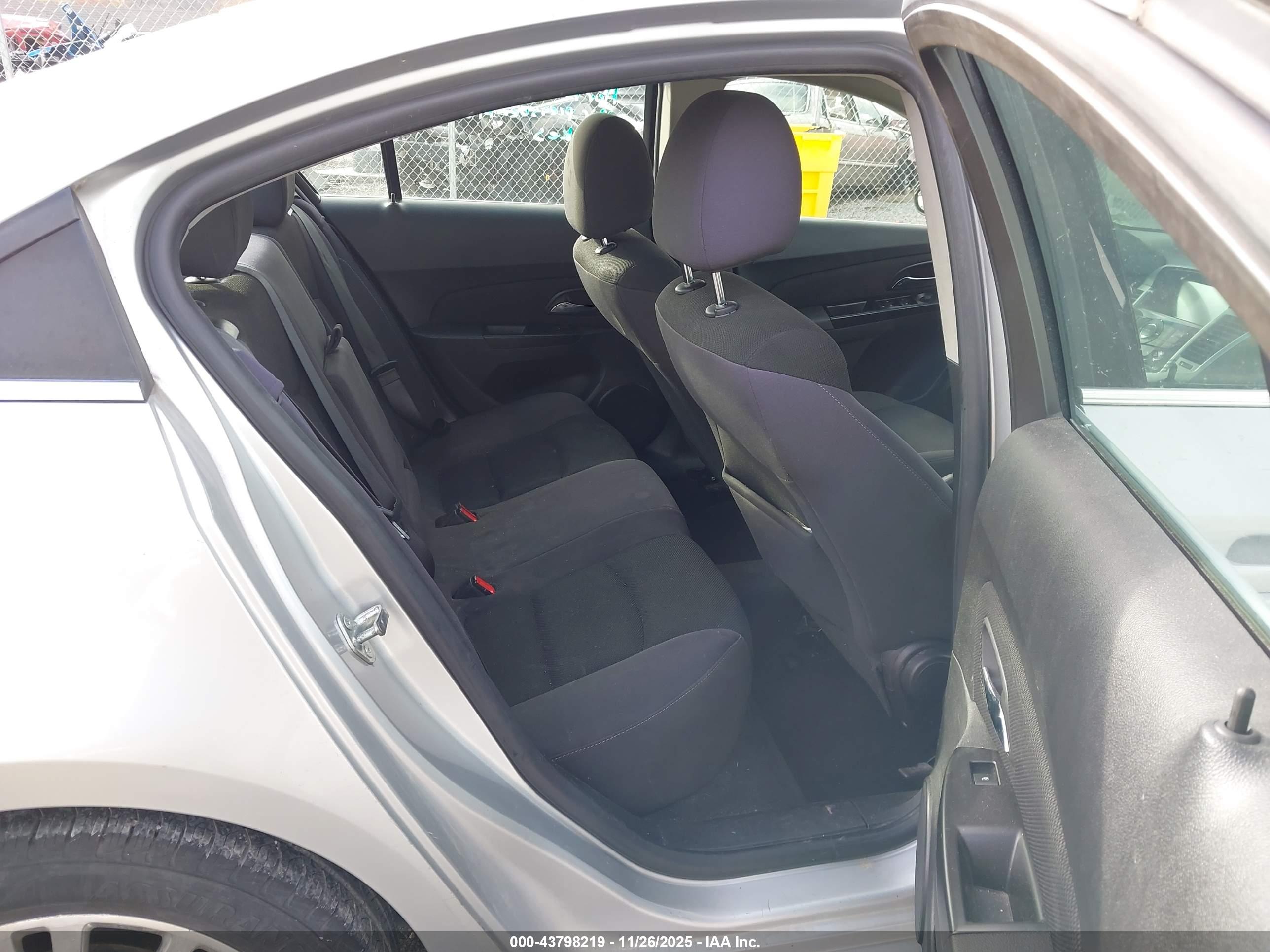 CHEVROLET CRUZE image 8