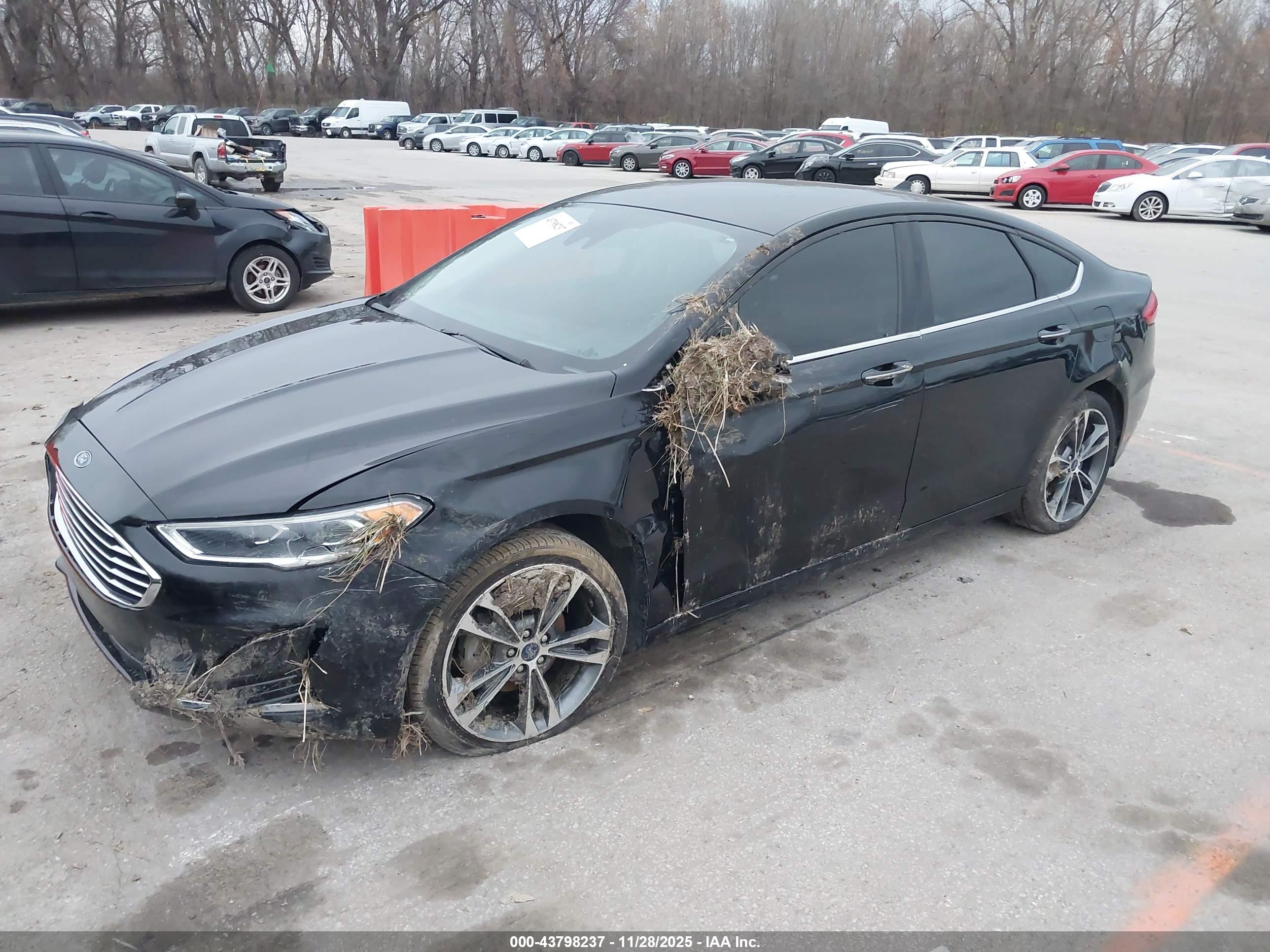 FORD FUSION image 2