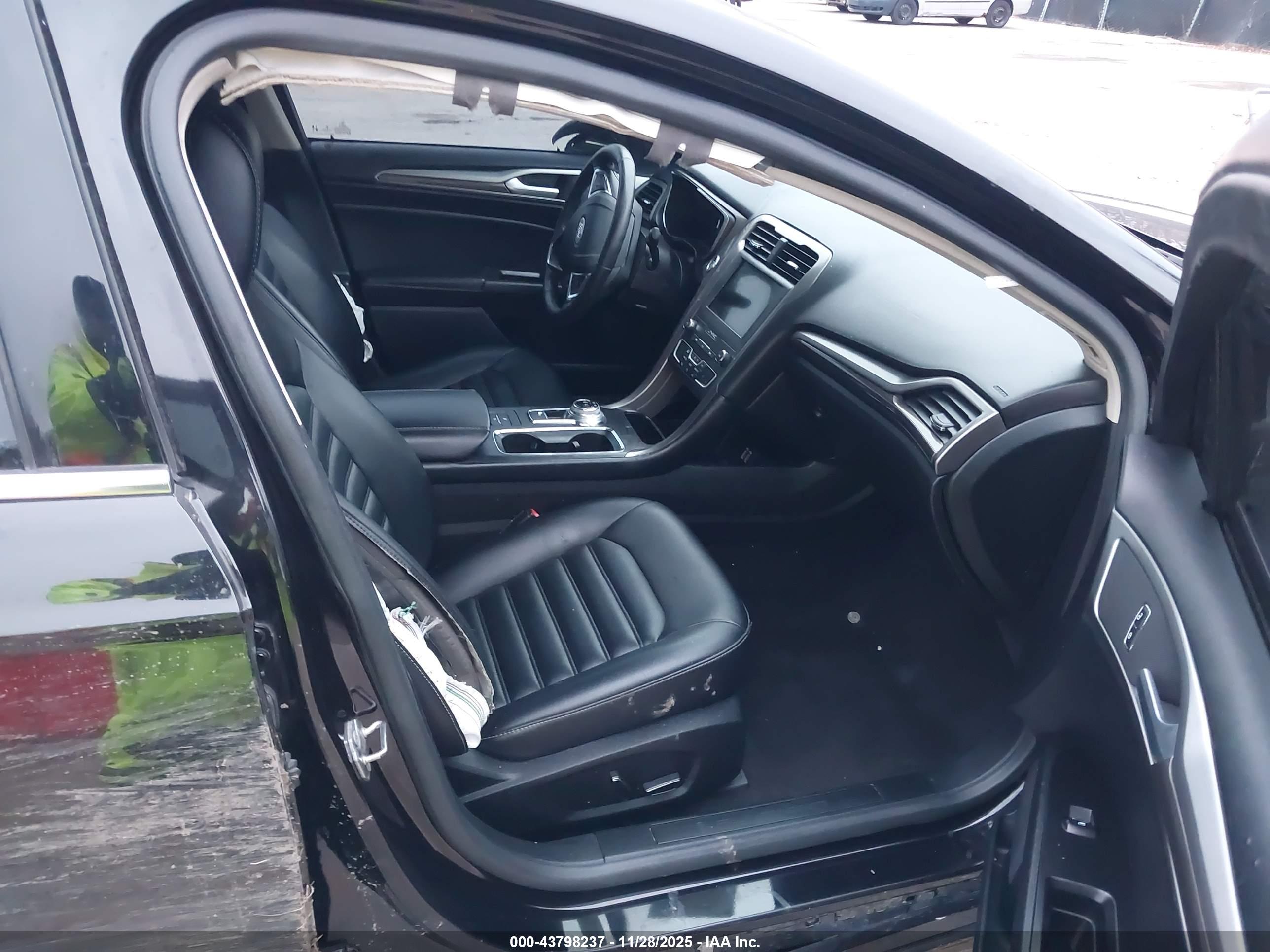 FORD FUSION image 5