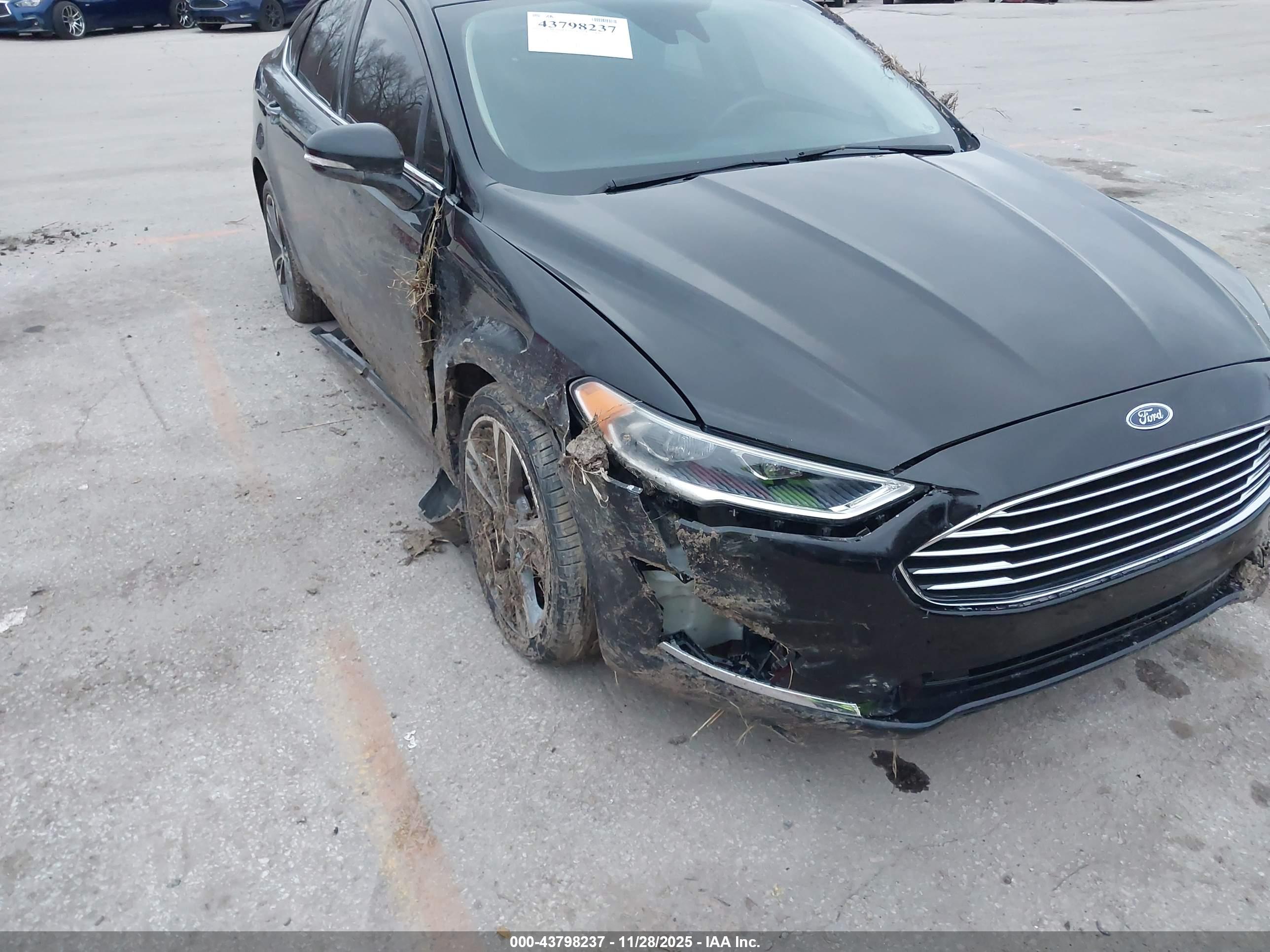 FORD FUSION image 6
