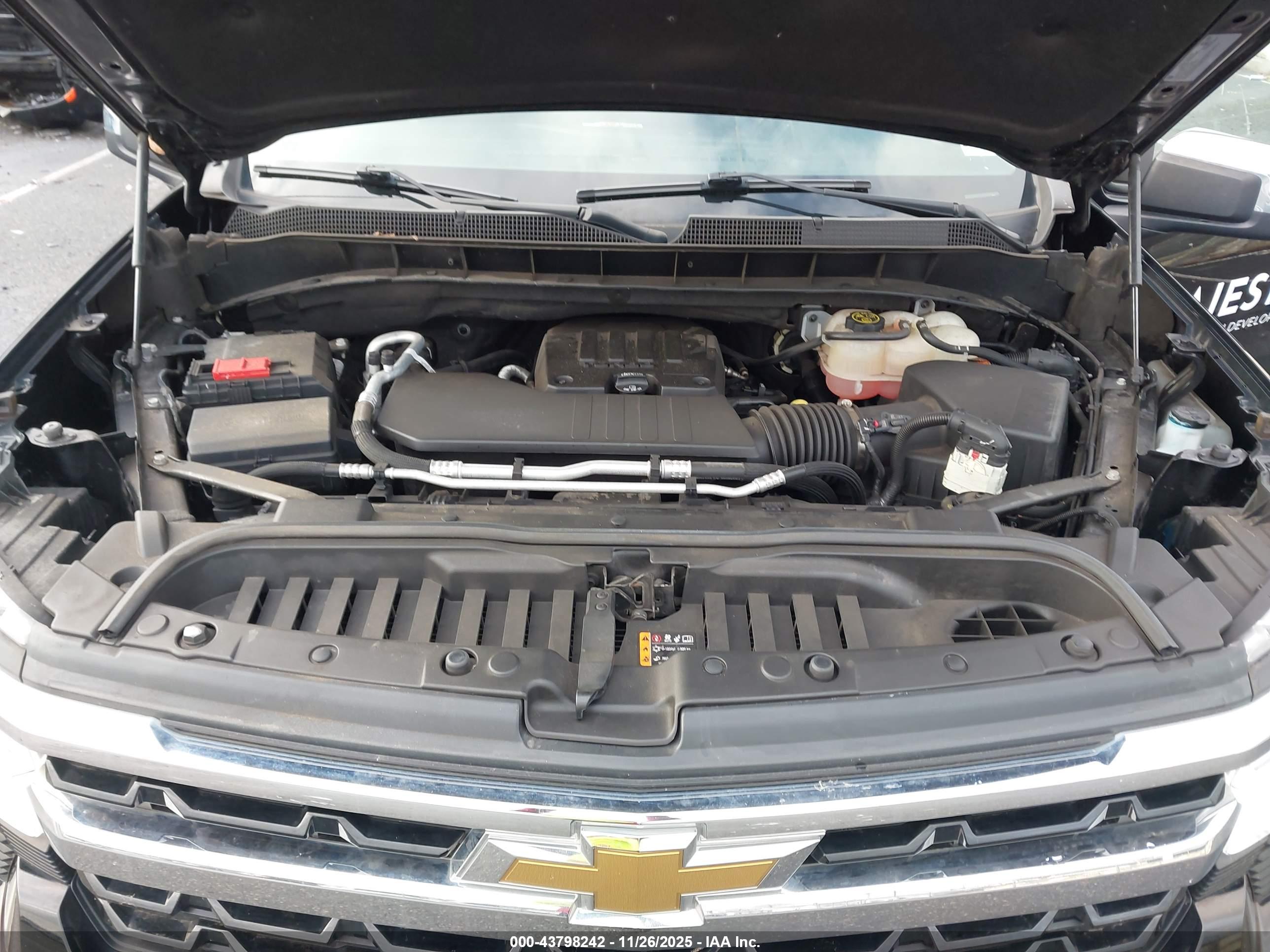 CHEVROLET SILVERADO image 10