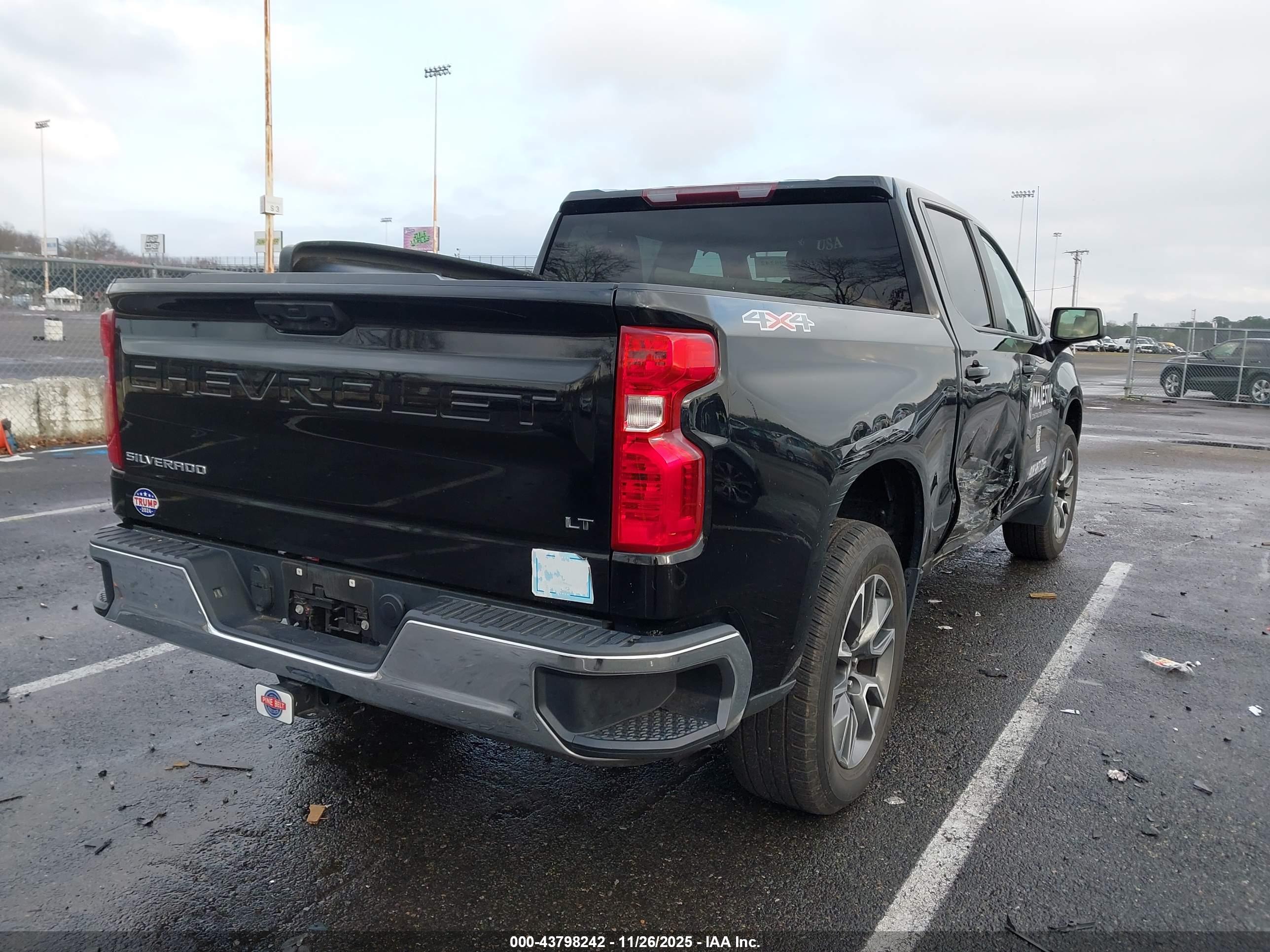 CHEVROLET SILVERADO image 4
