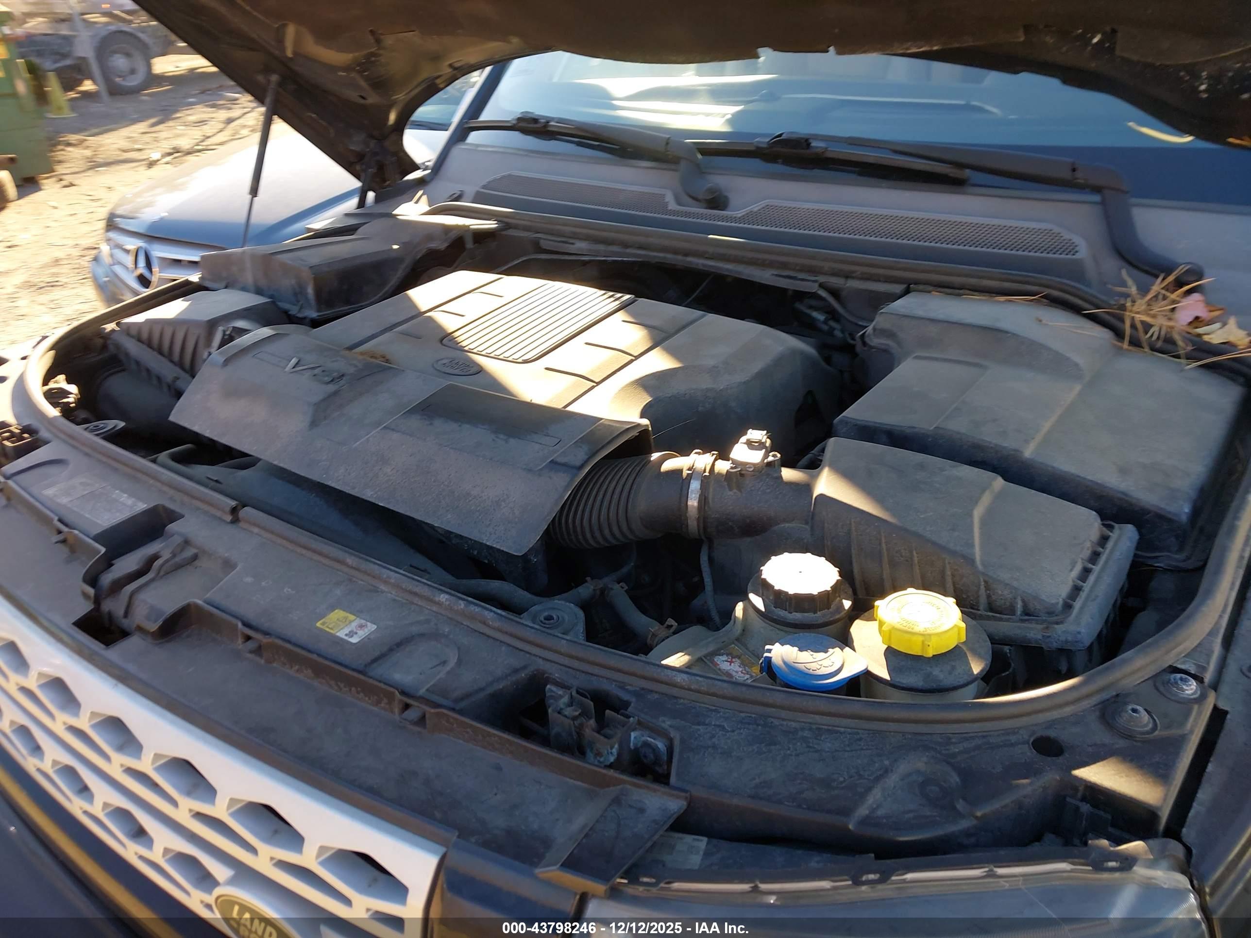 LAND ROVER image 10
