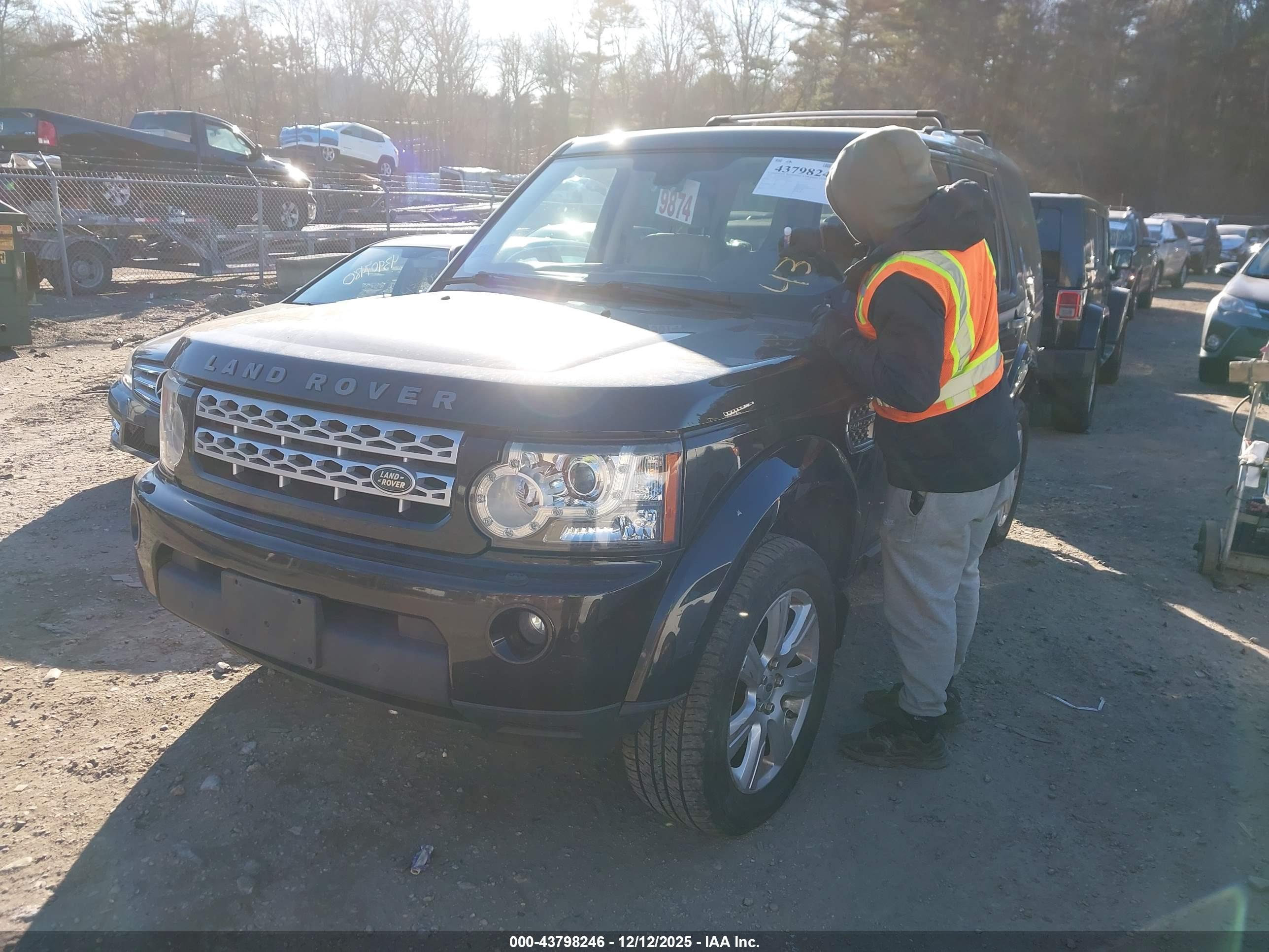 LAND ROVER image 2