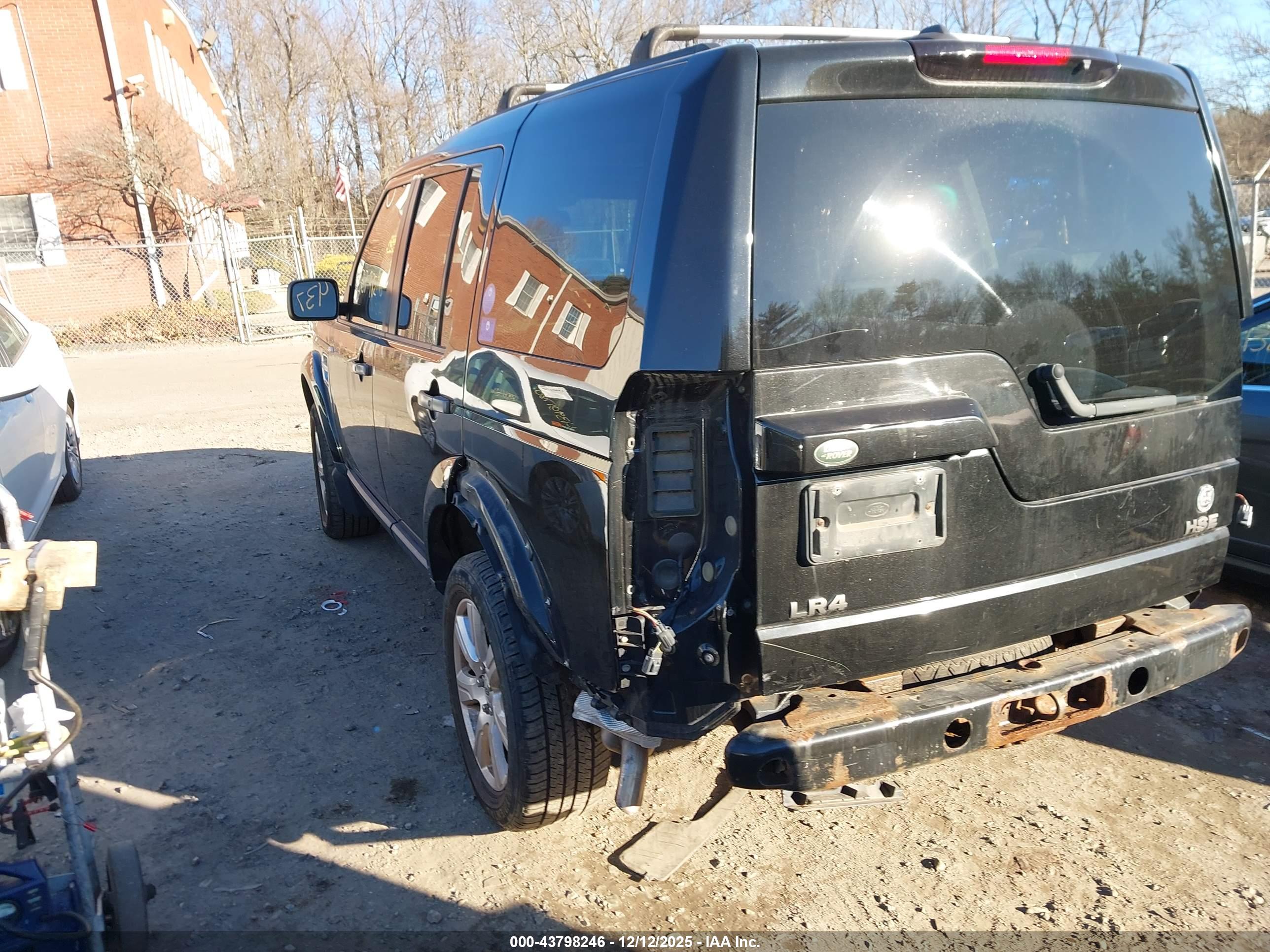 LAND ROVER image 3