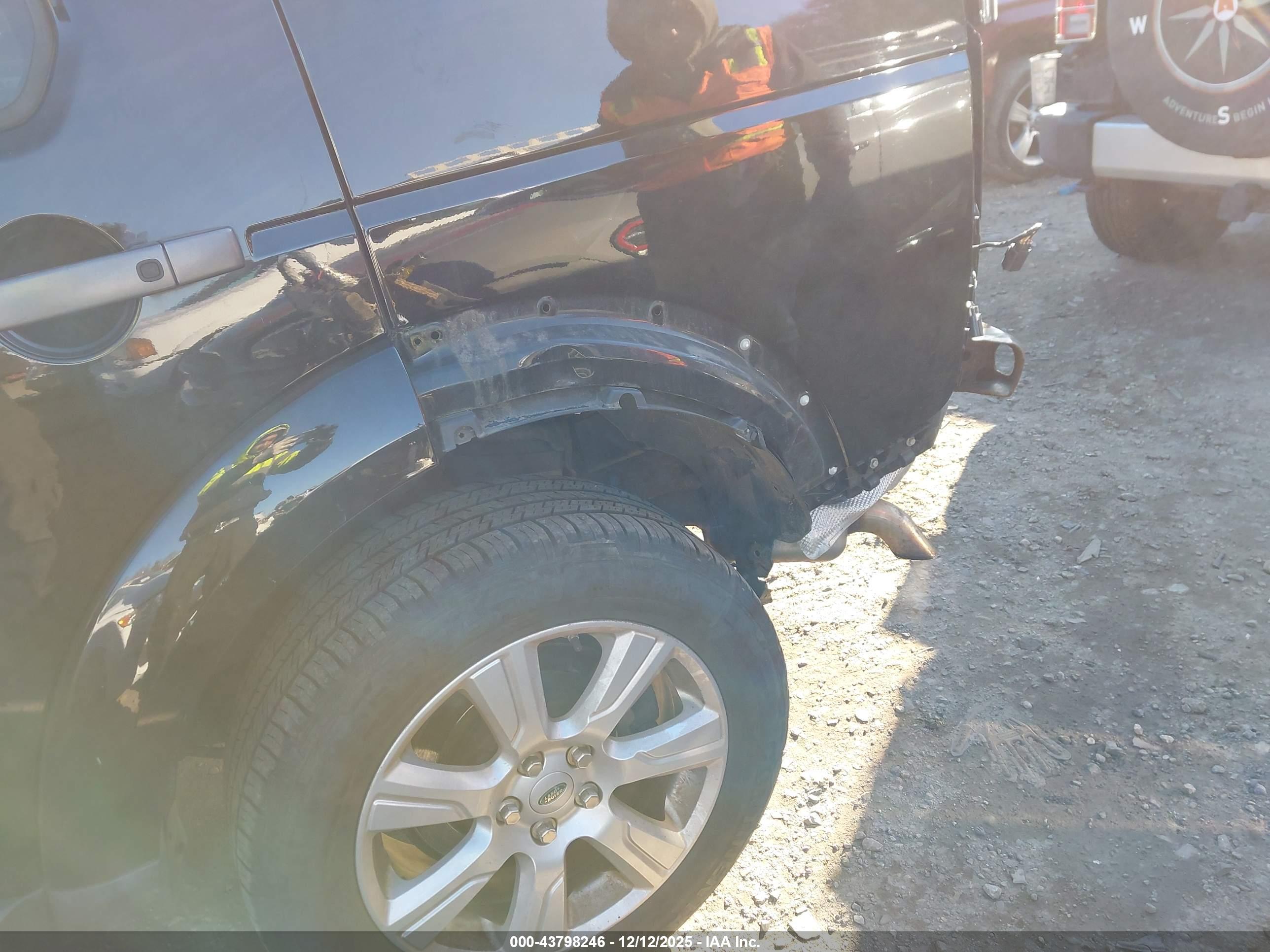 LAND ROVER image 6