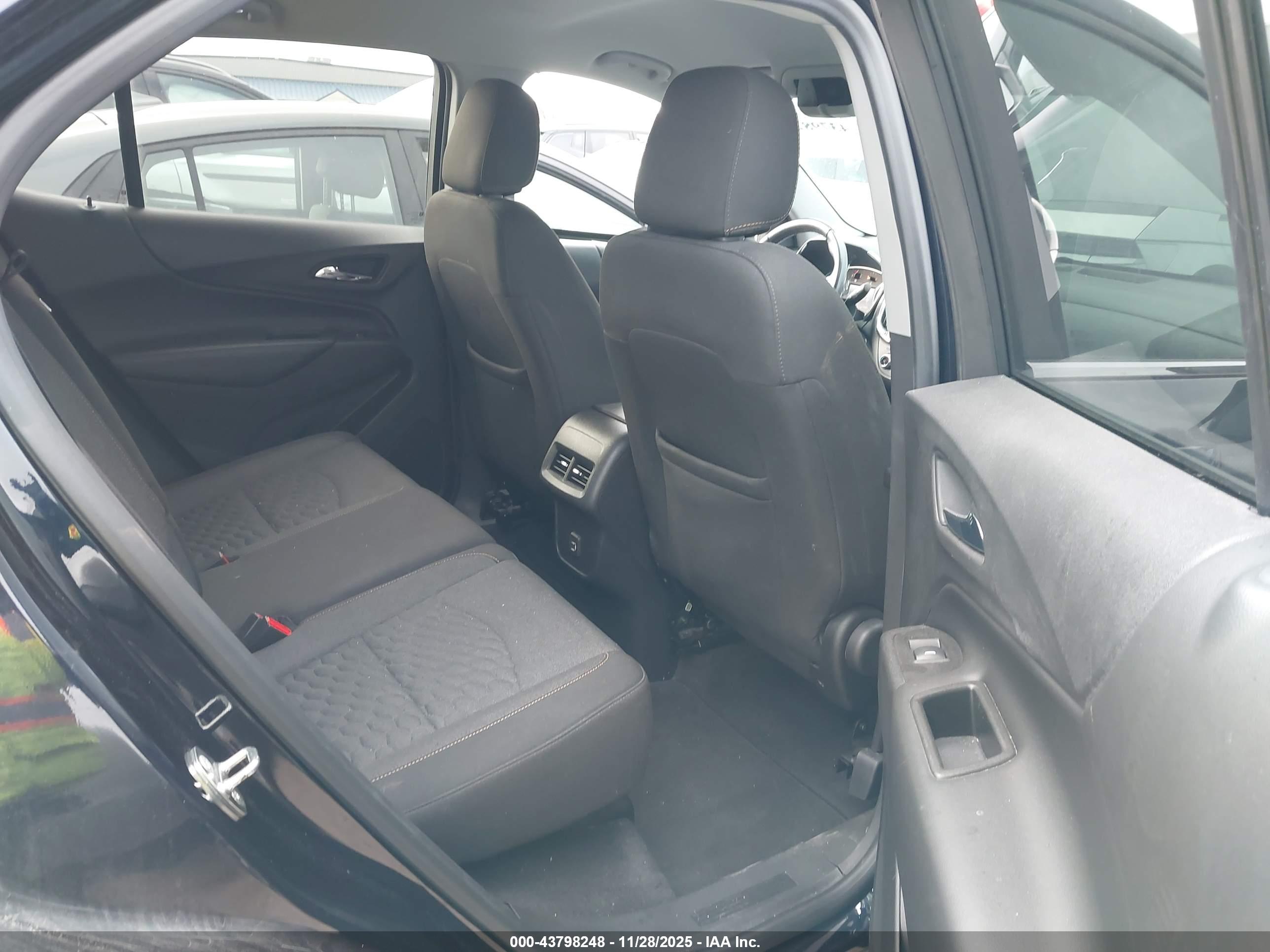 CHEVROLET EQUINOX image 8