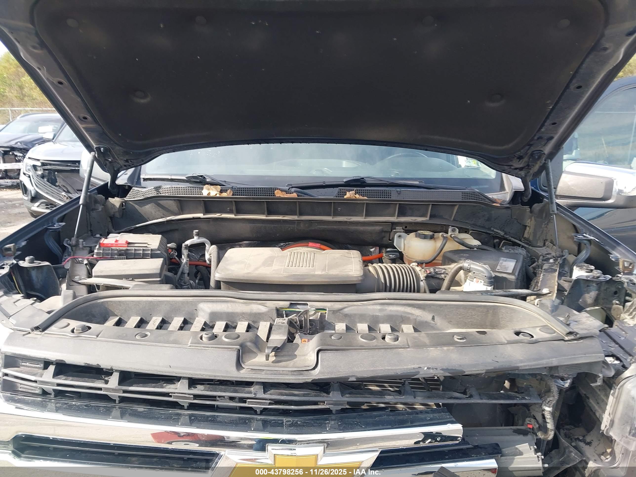 CHEVROLET SILVERADO image 10