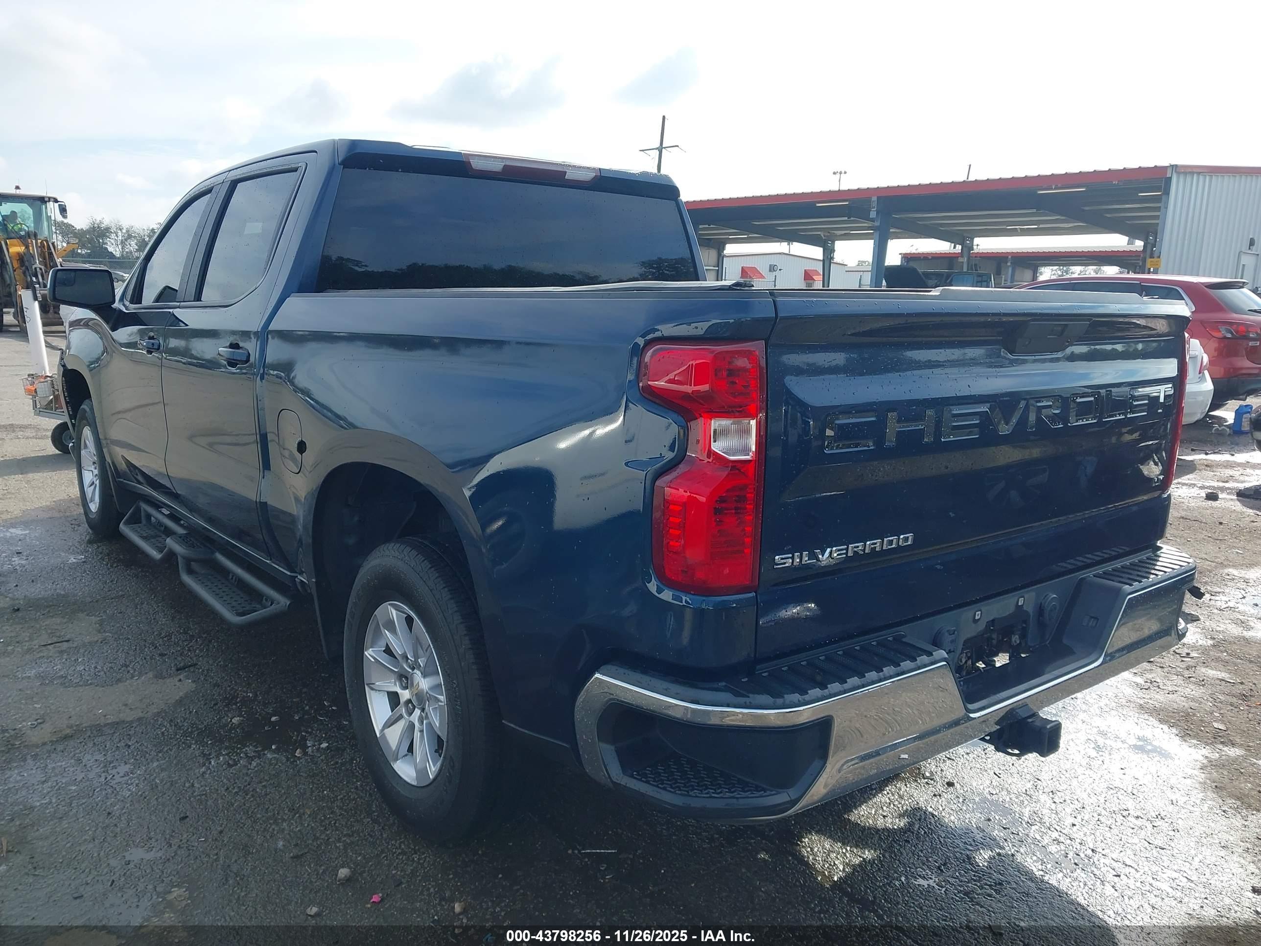CHEVROLET SILVERADO image 3