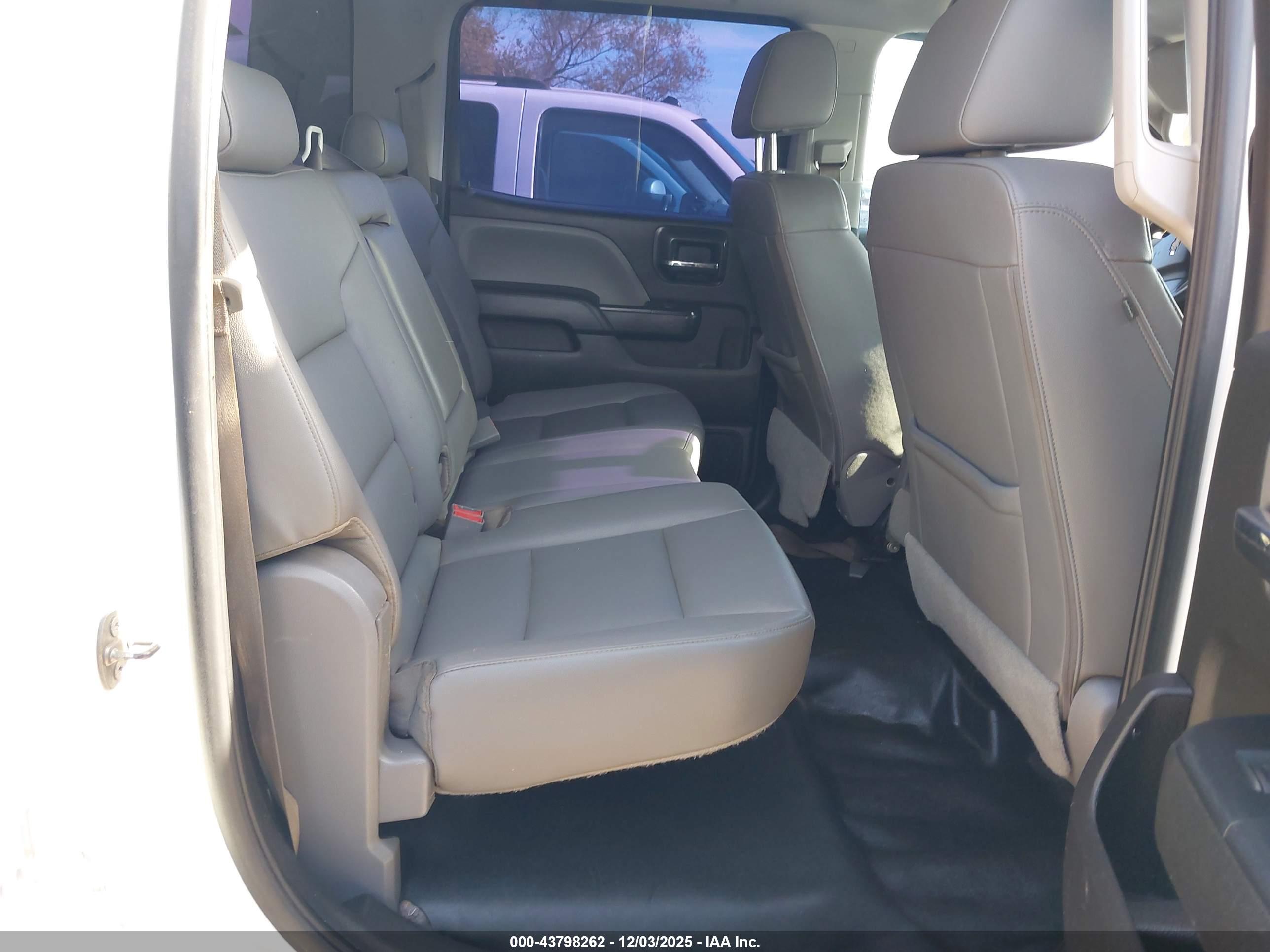 CHEVROLET SILVERADO image 8