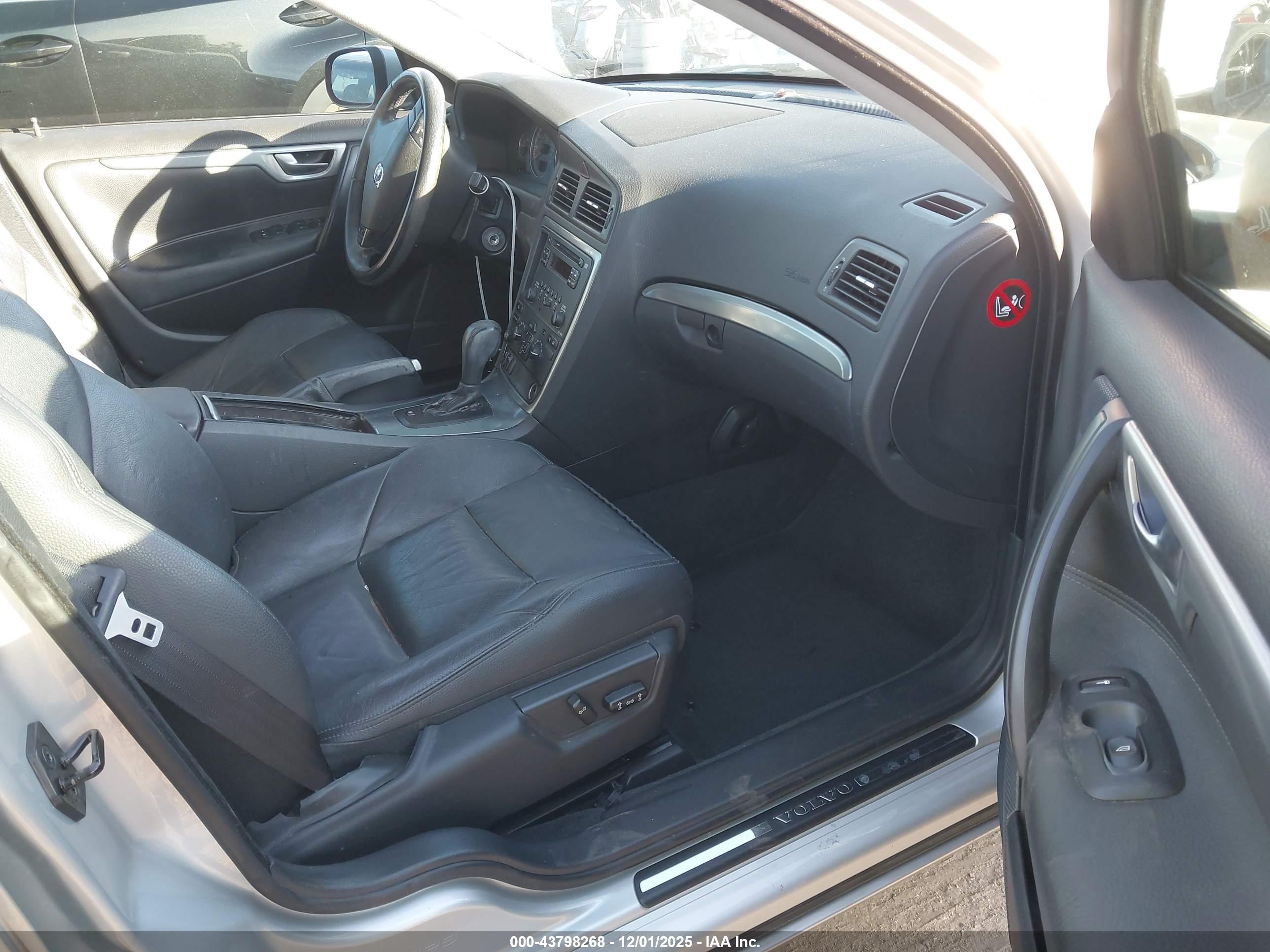 VOLVO S60 image 5
