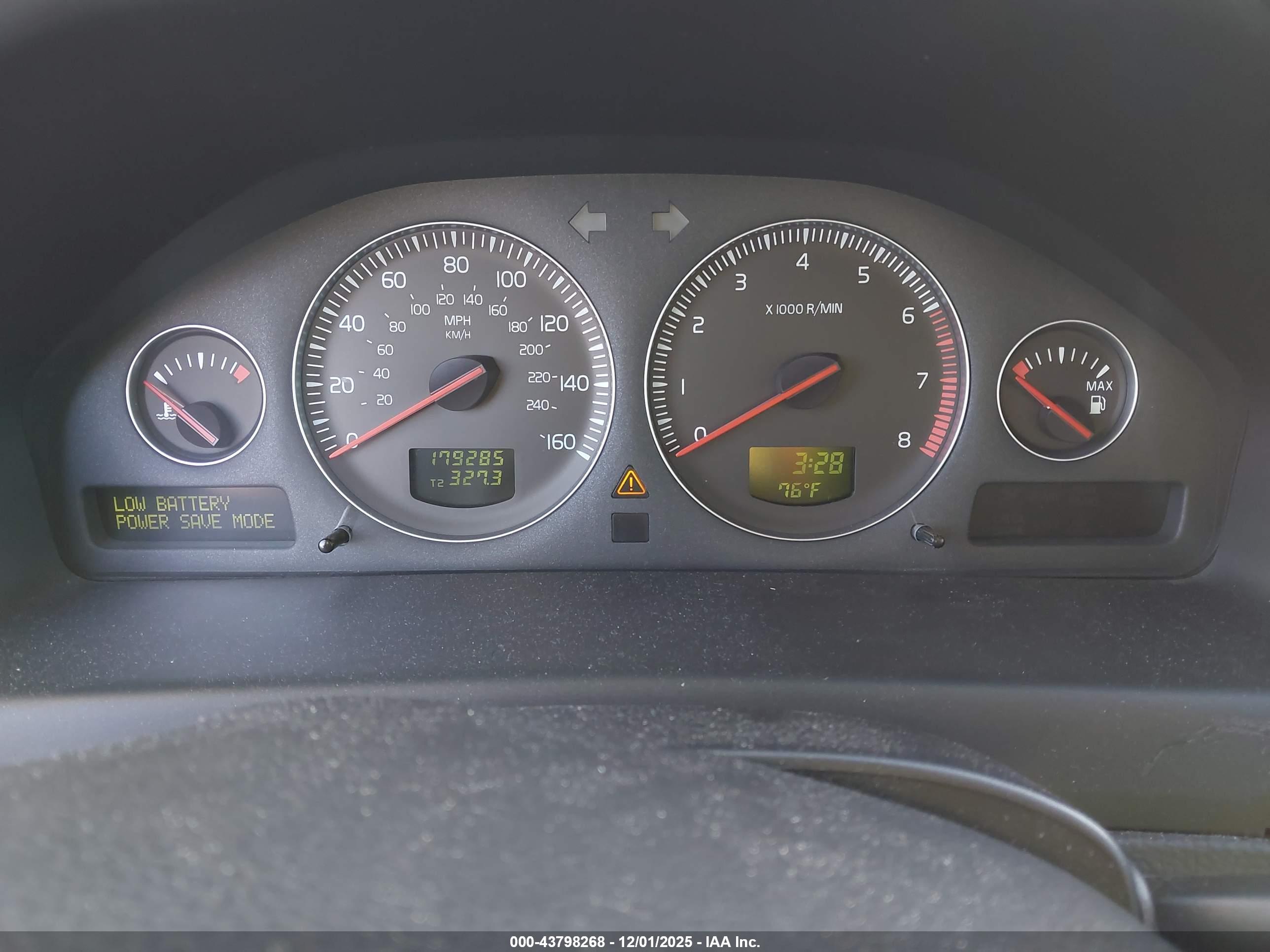 VOLVO S60 image 7