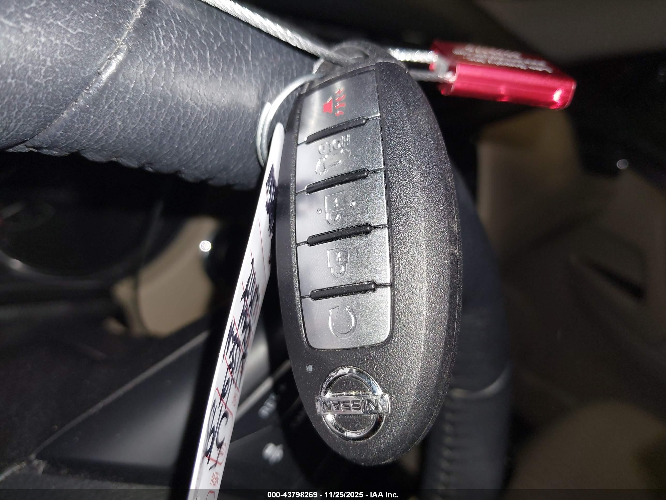 NISSAN ROGUE image 11