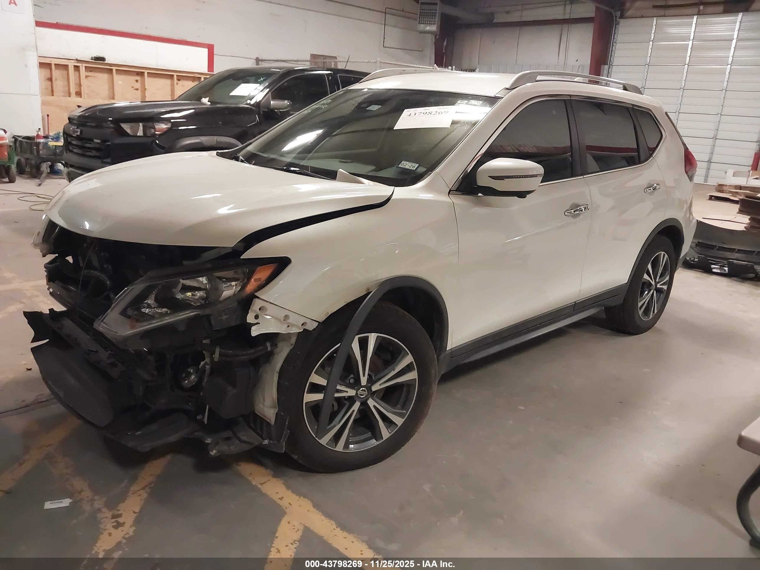 NISSAN ROGUE image 2