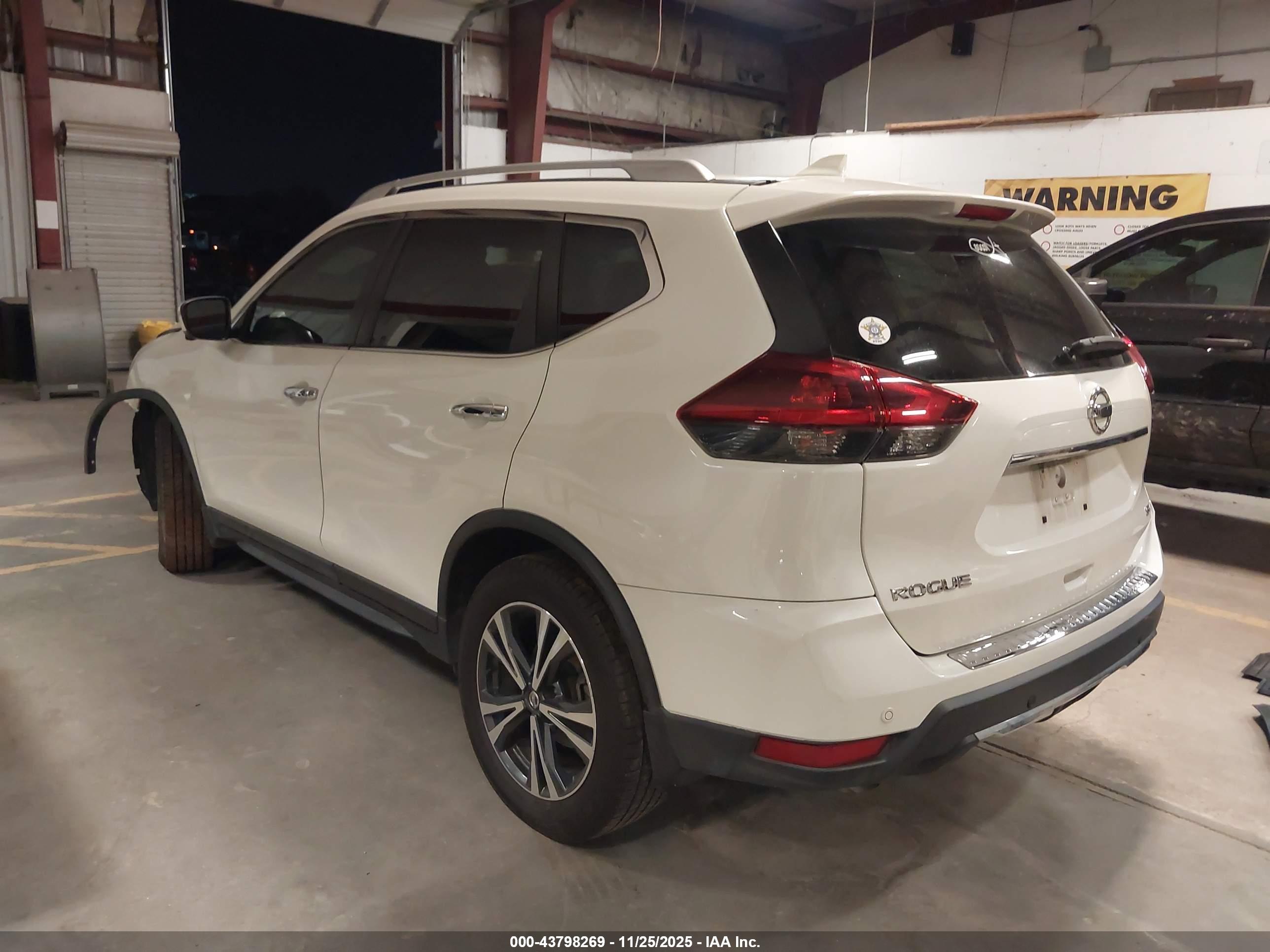 NISSAN ROGUE image 3