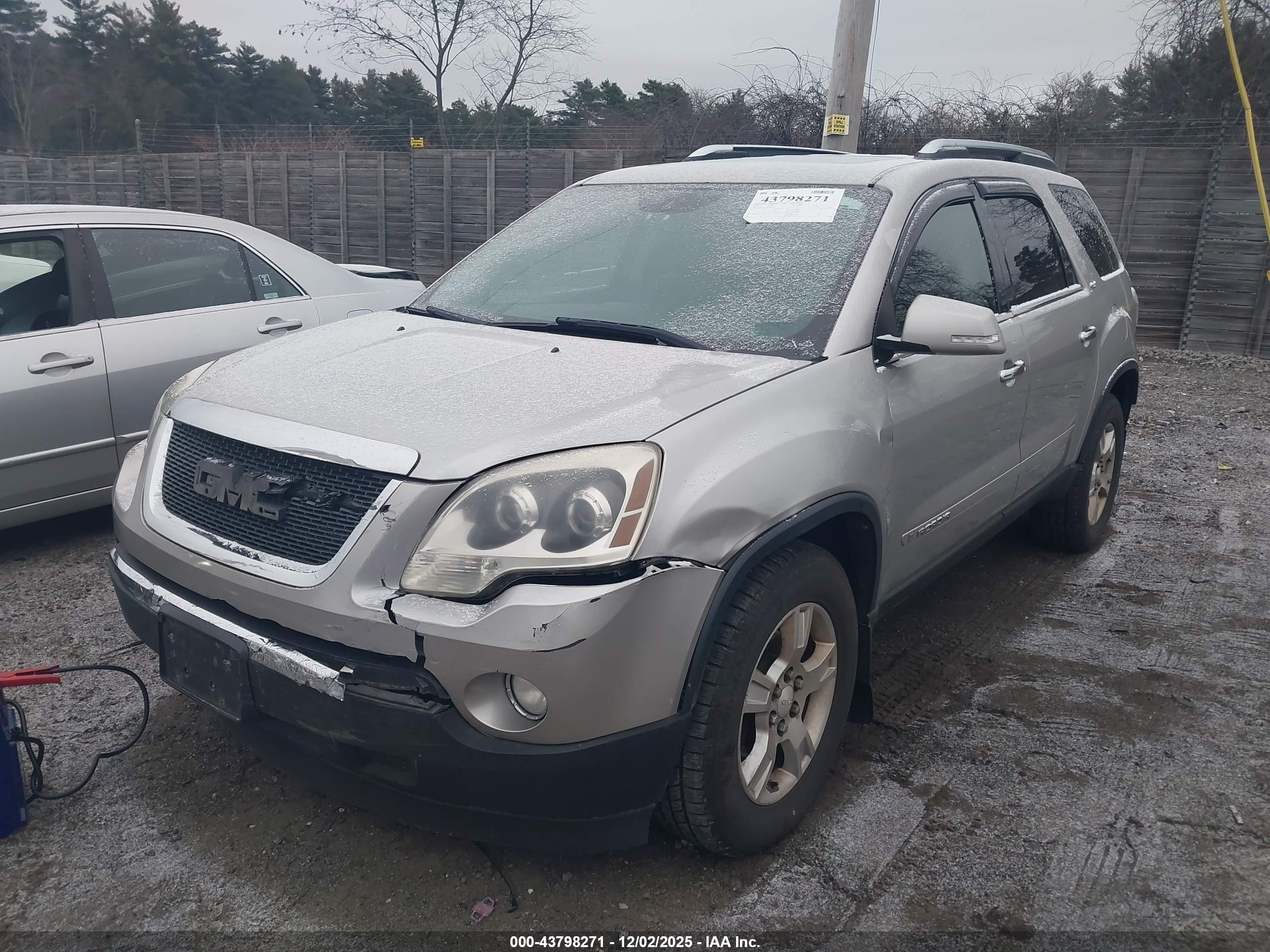 GMC ACADIA image 2