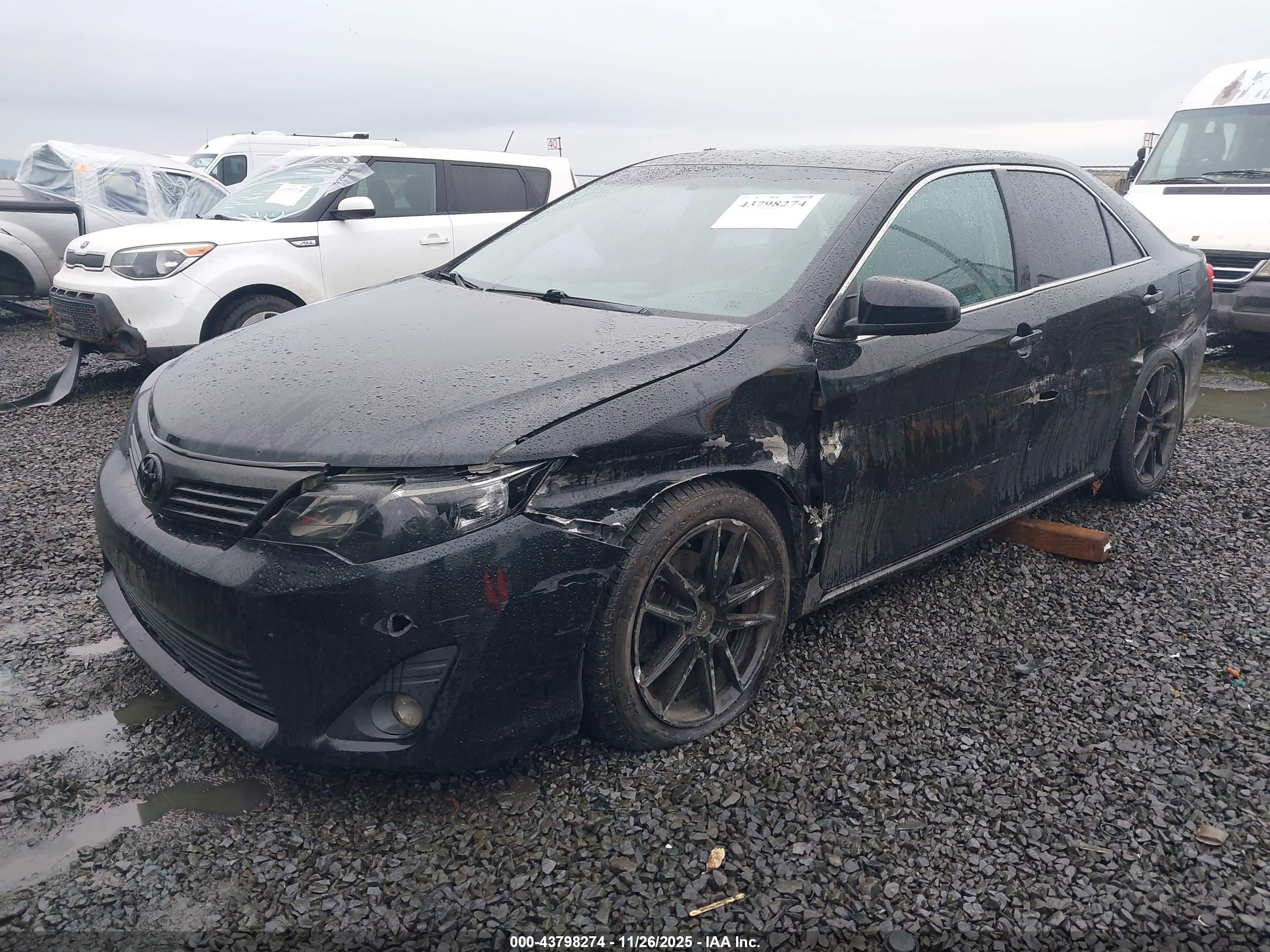 TOYOTA CAMRY image 2