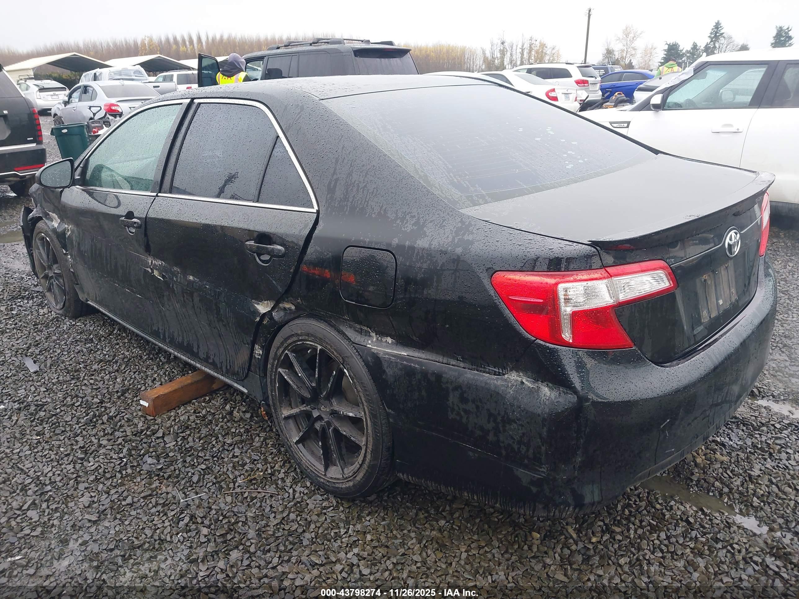 TOYOTA CAMRY image 3