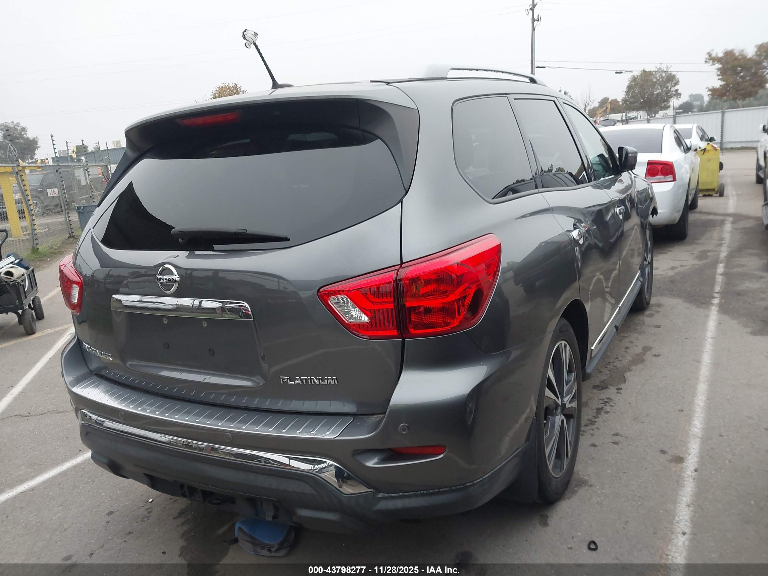 NISSAN PATHFINDER image 4