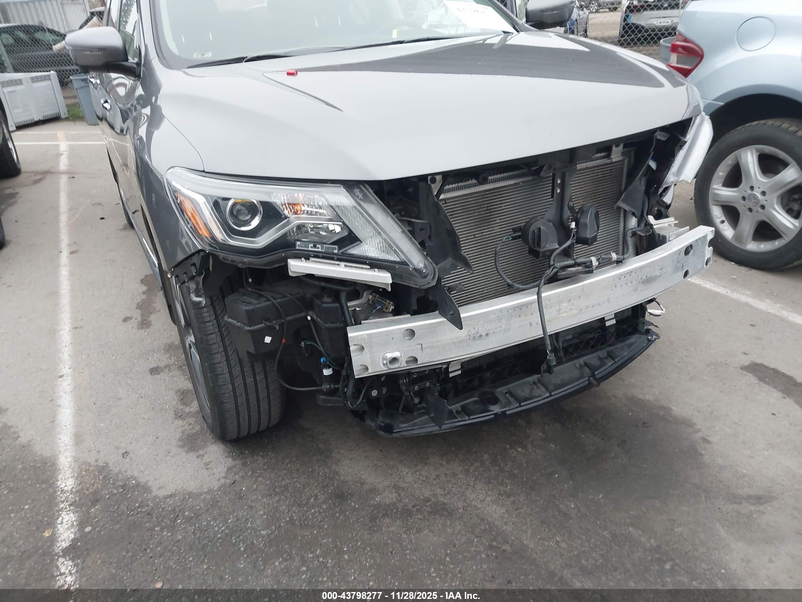 NISSAN PATHFINDER image 6