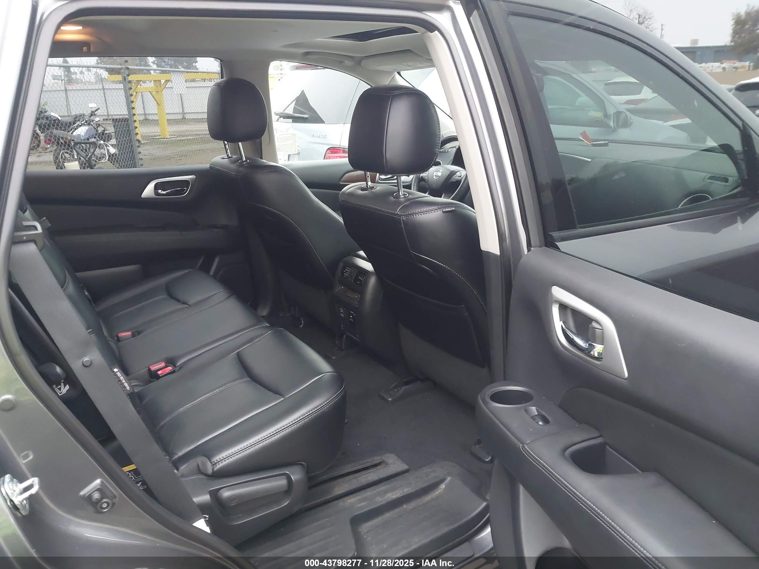 NISSAN PATHFINDER image 8