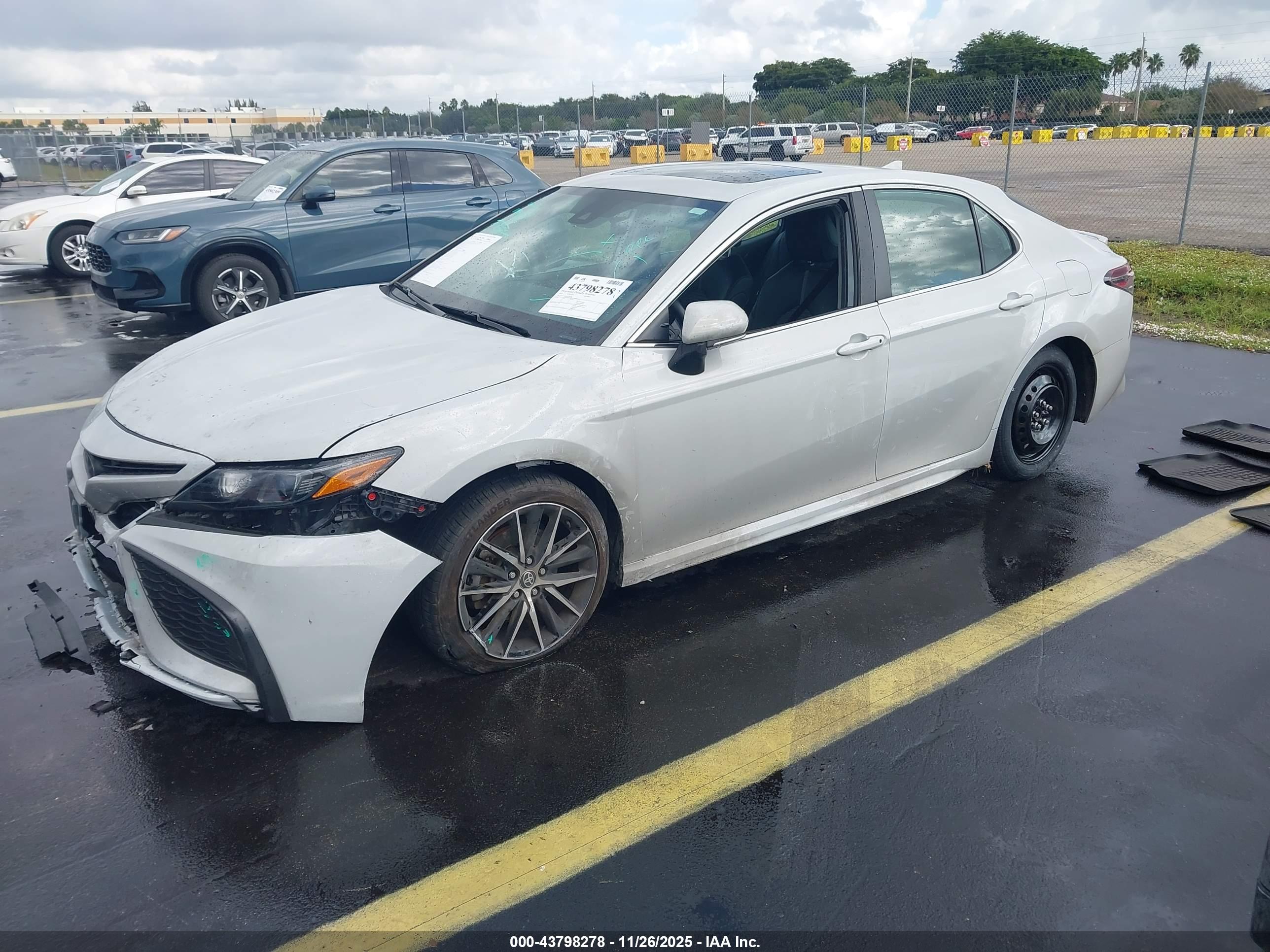 TOYOTA CAMRY image 2