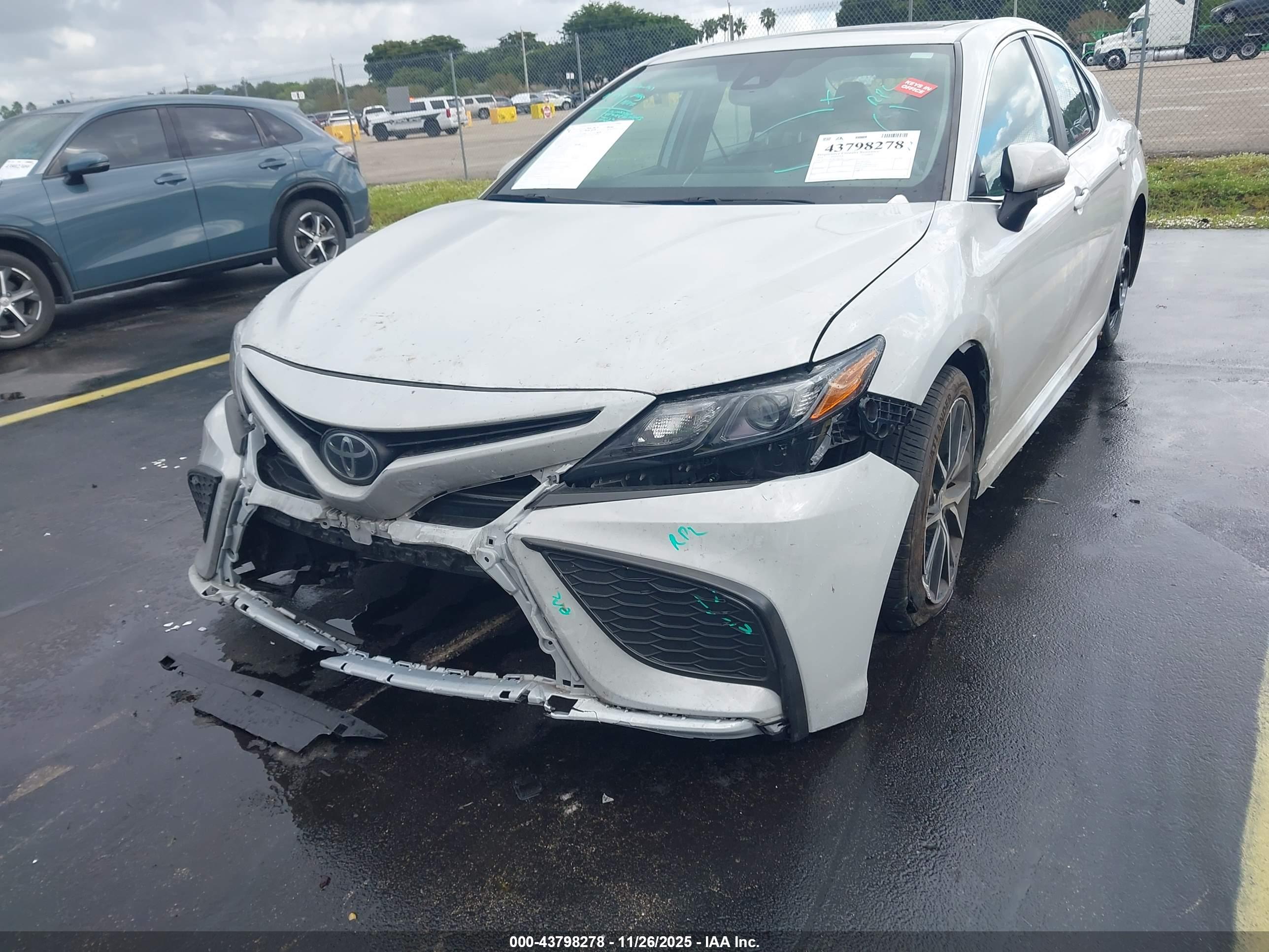 TOYOTA CAMRY image 6