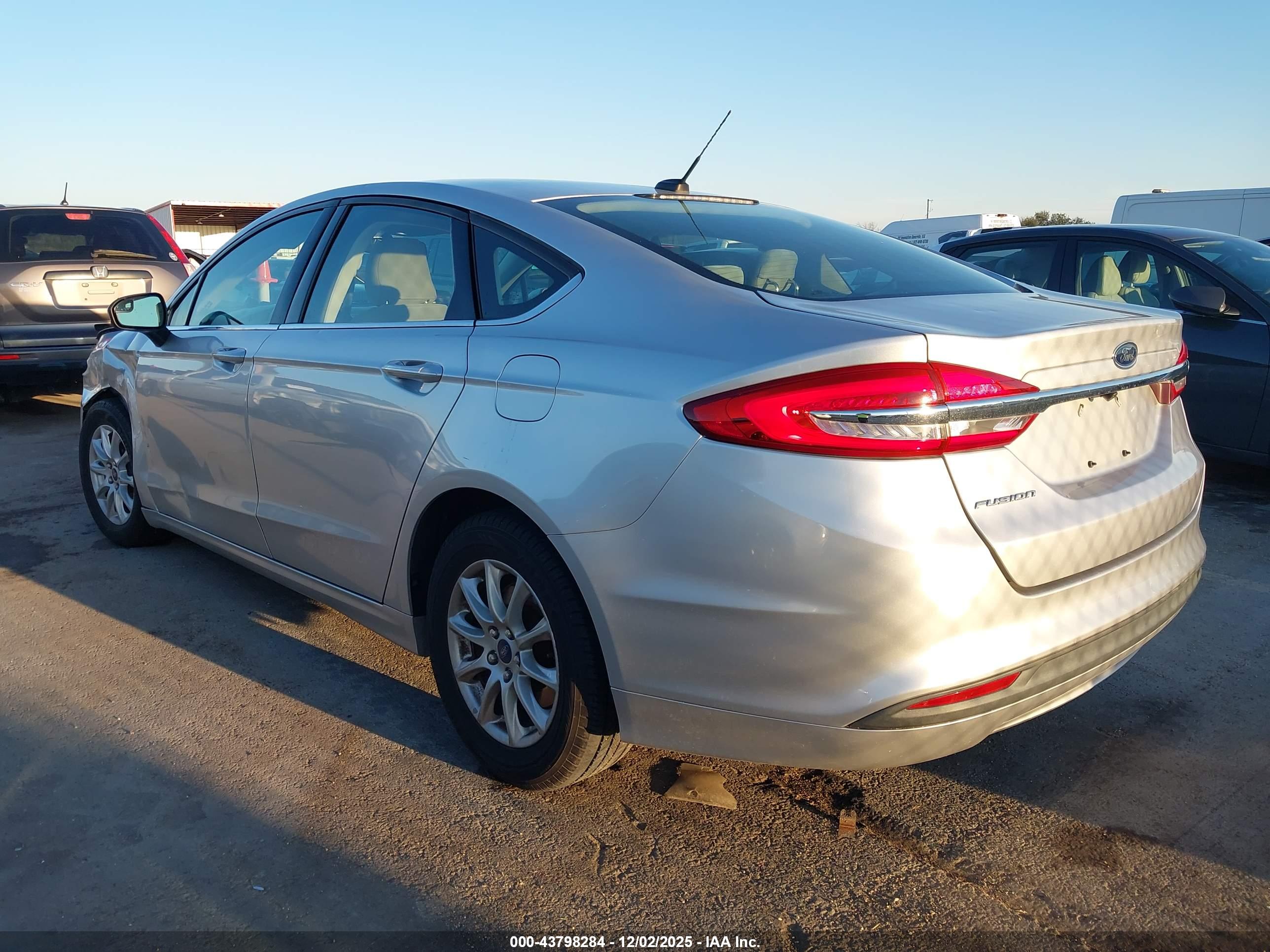 FORD FUSION image 3