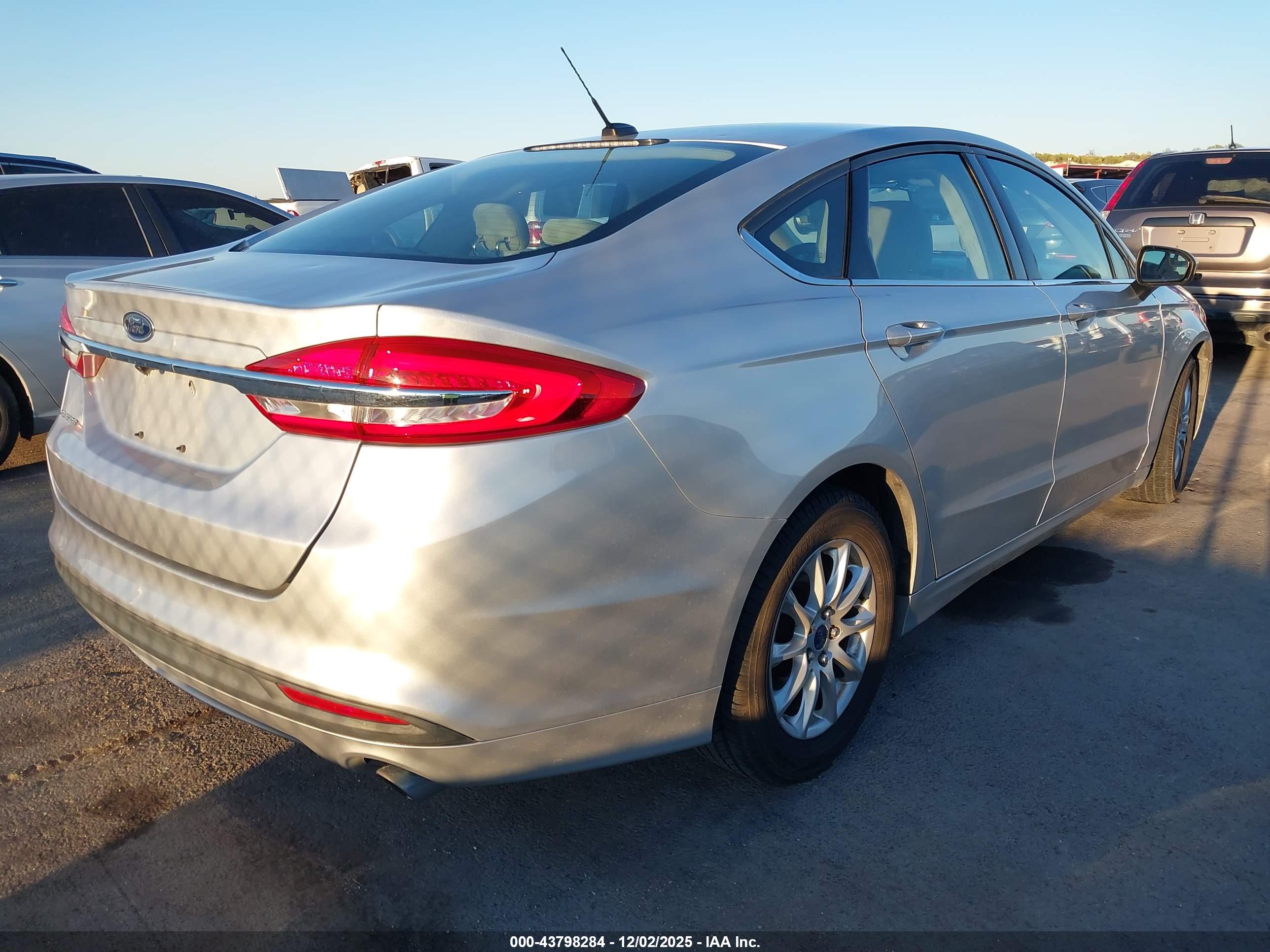 FORD FUSION image 4