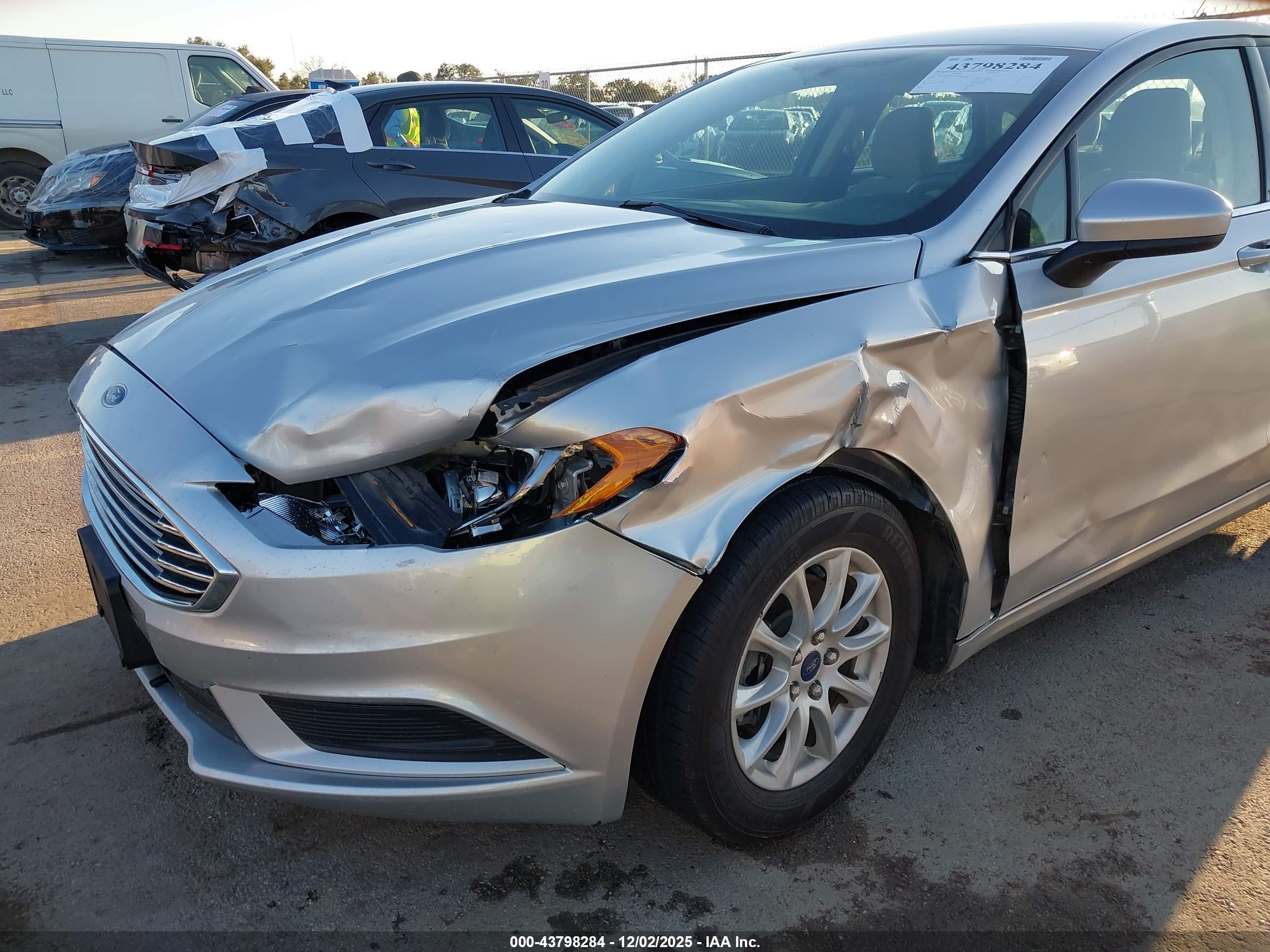 FORD FUSION image 6