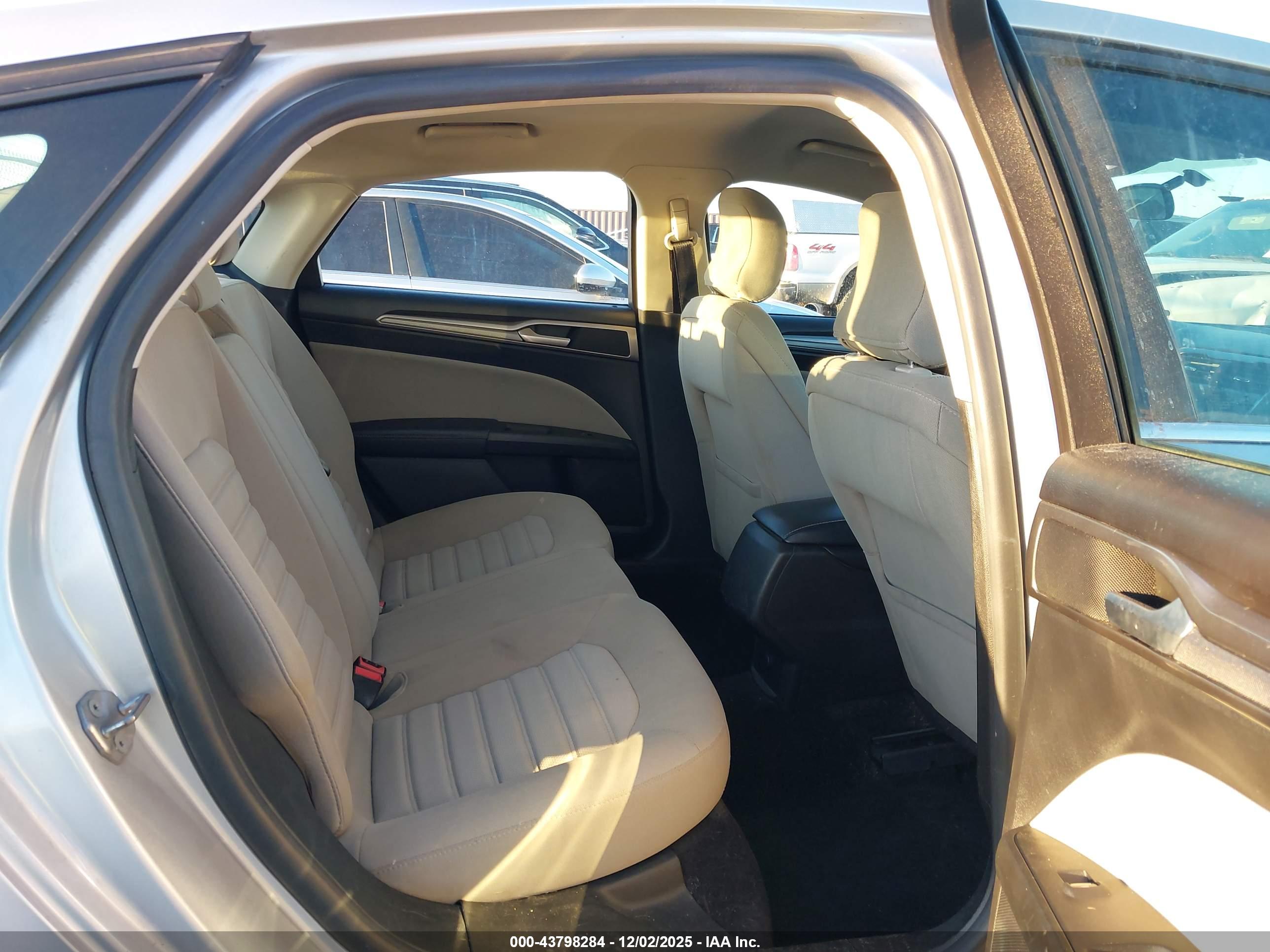 FORD FUSION image 8