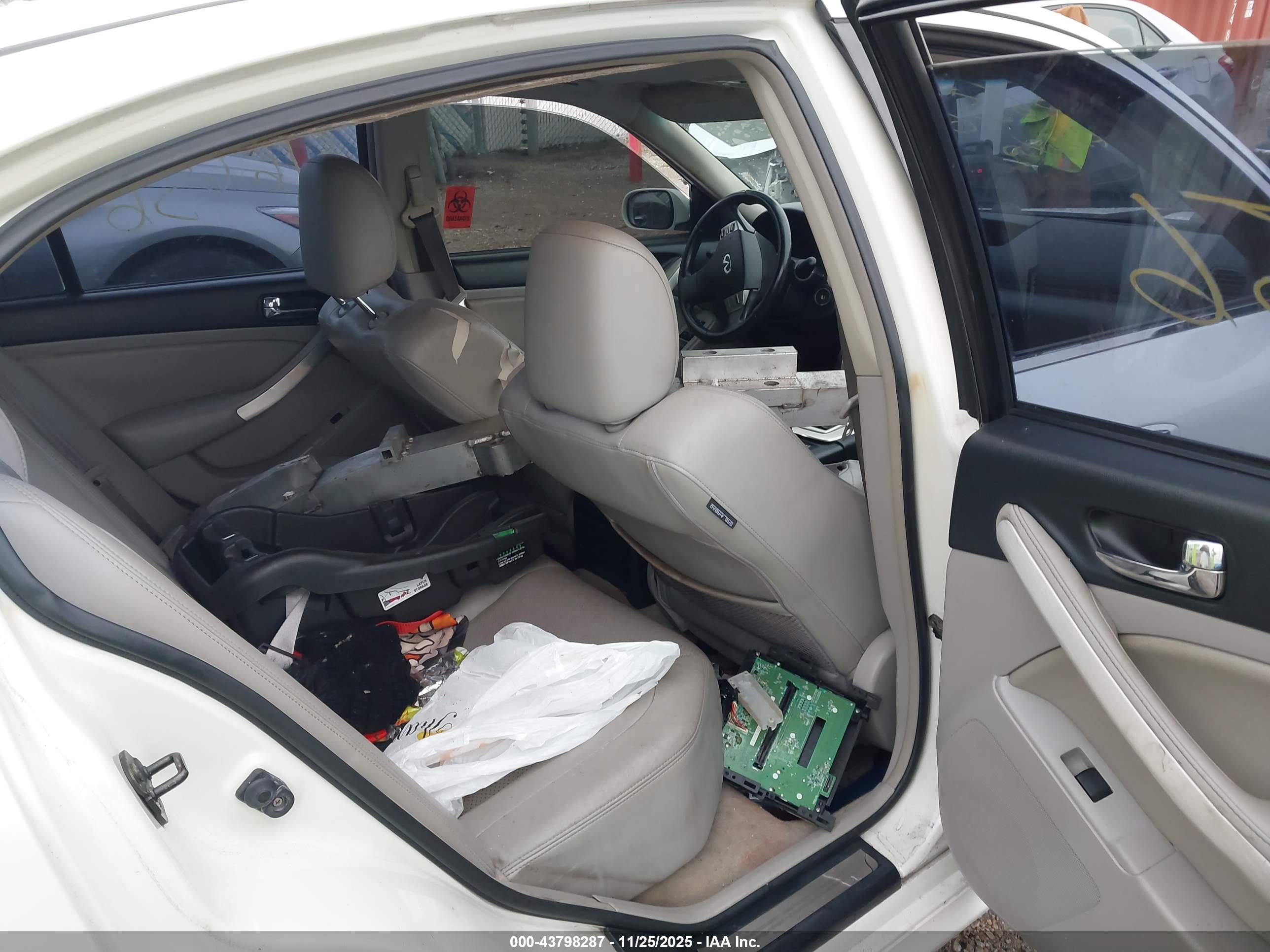 INFINITI G35X image 8