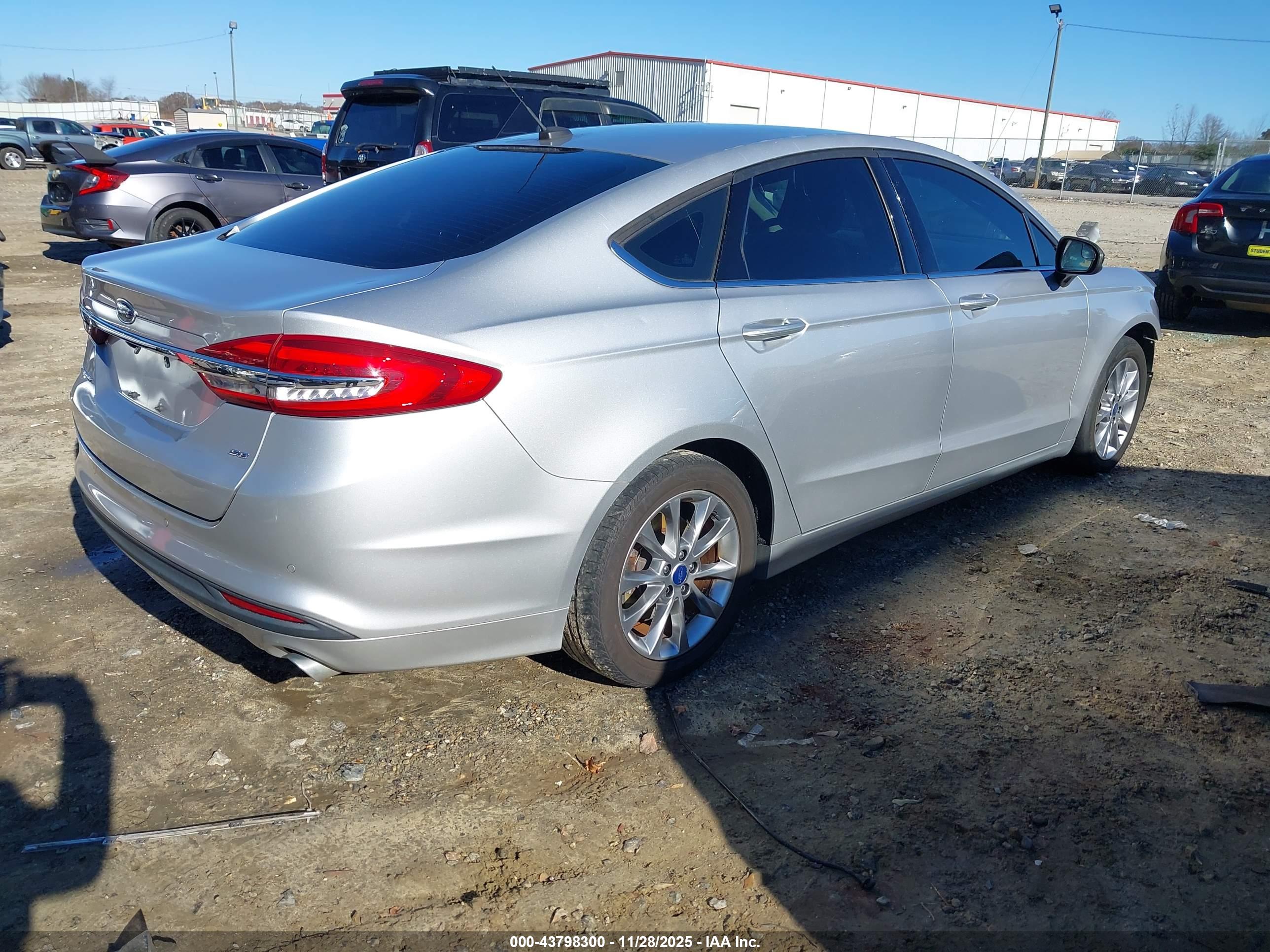 FORD FUSION image 4