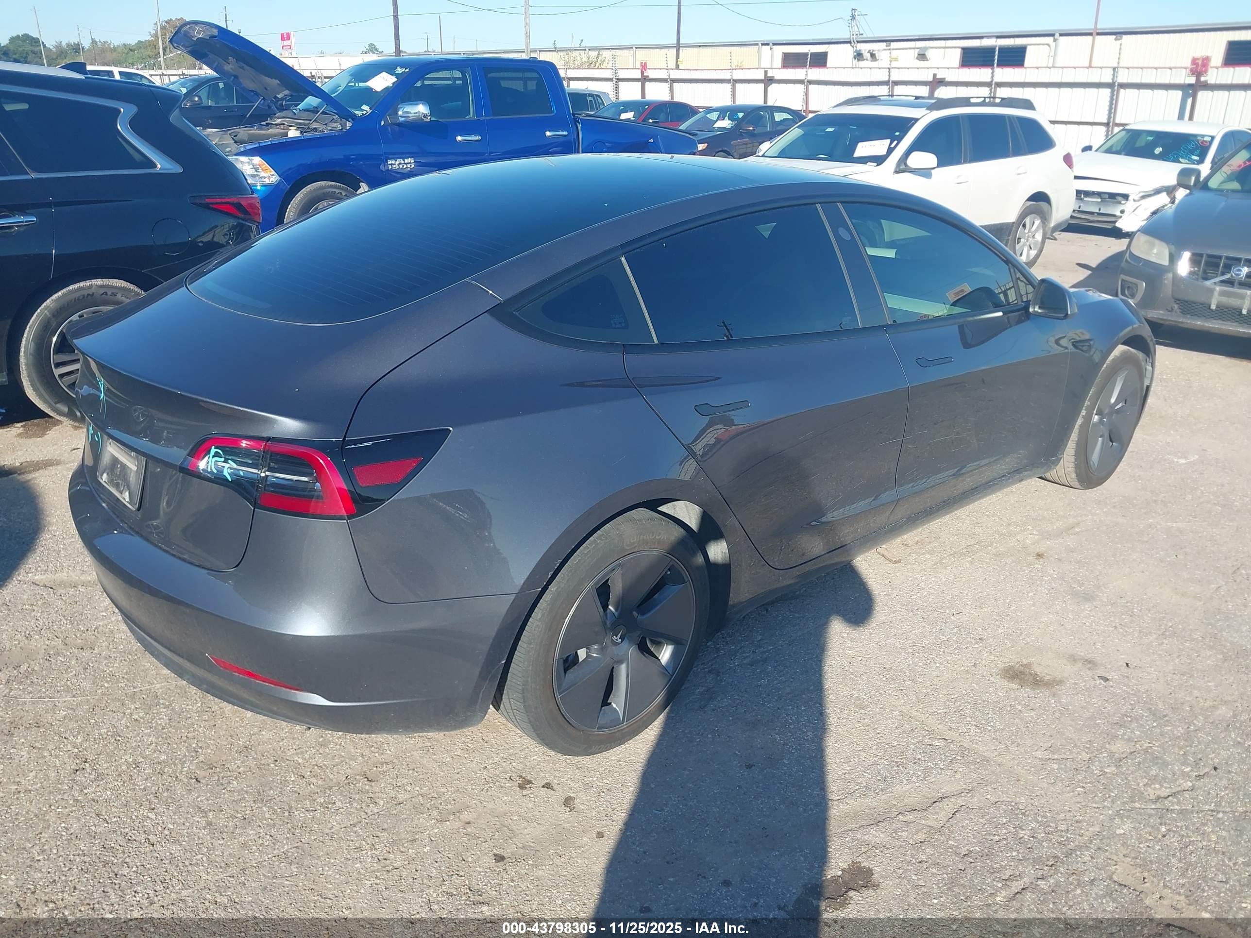 TESLA MODEL image 4
