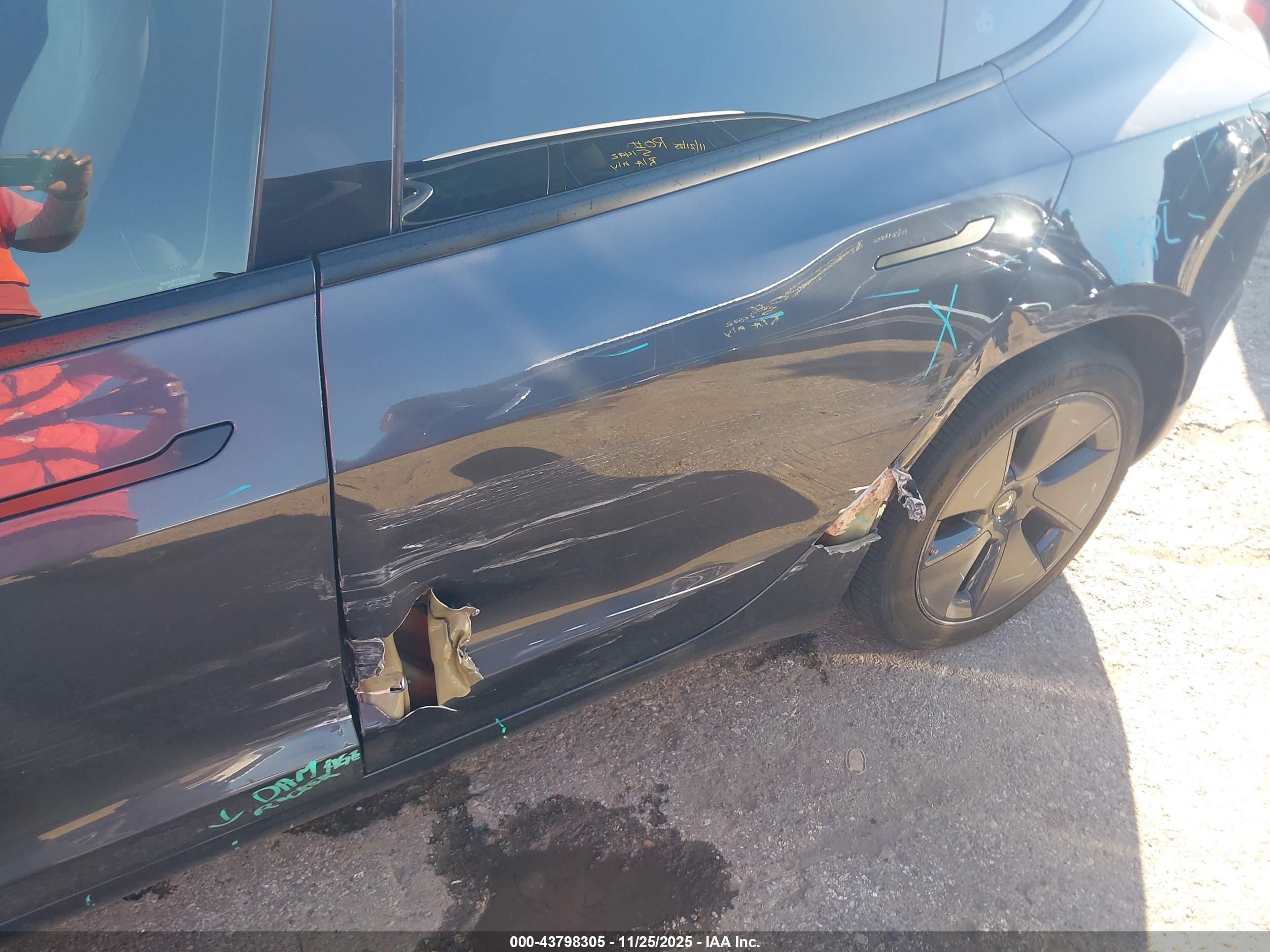 TESLA MODEL image 6