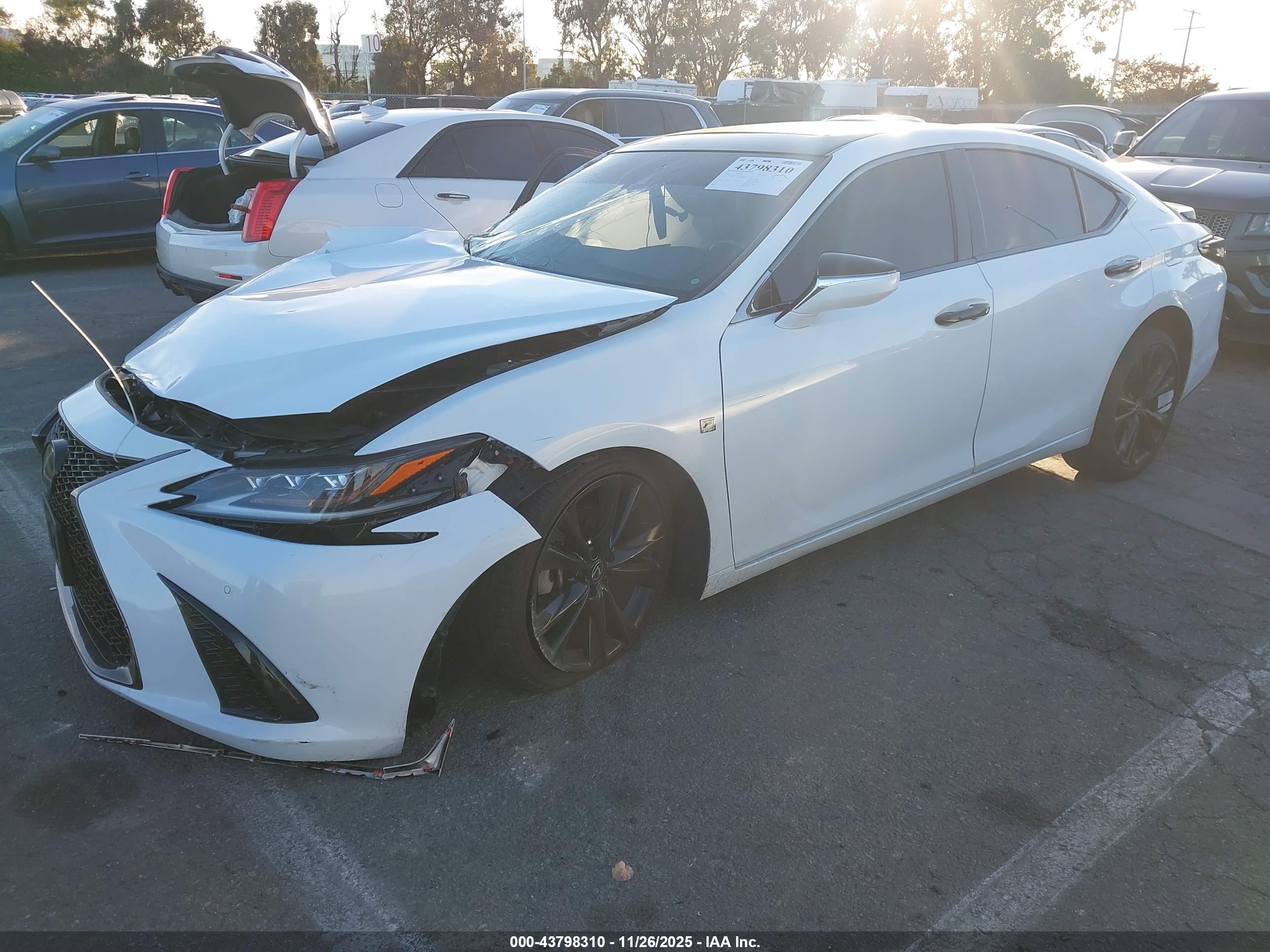 LEXUS ES image 2