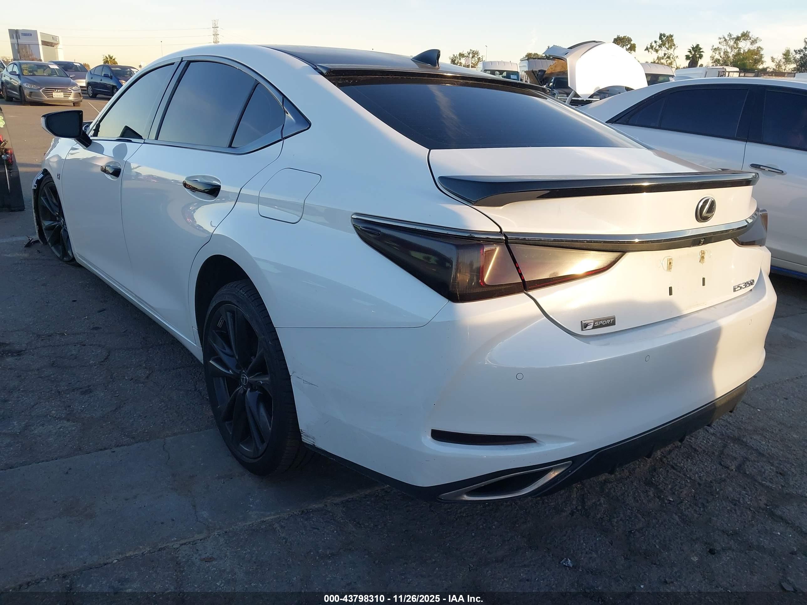 LEXUS ES image 3