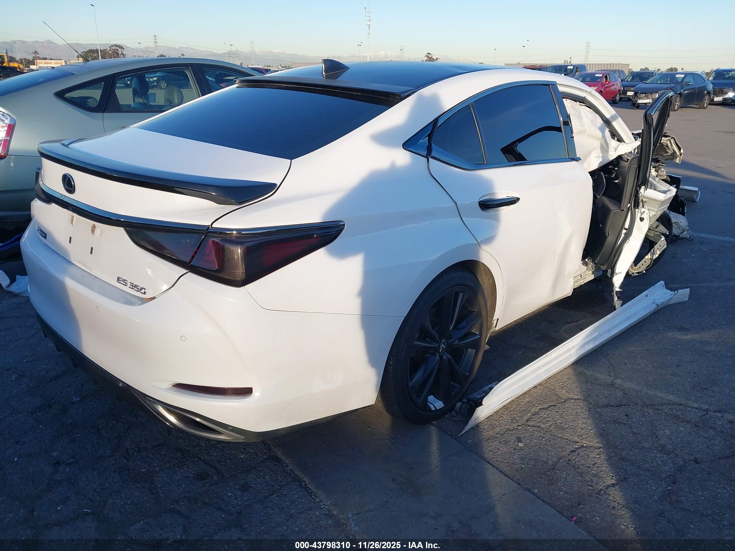 LEXUS ES image 4