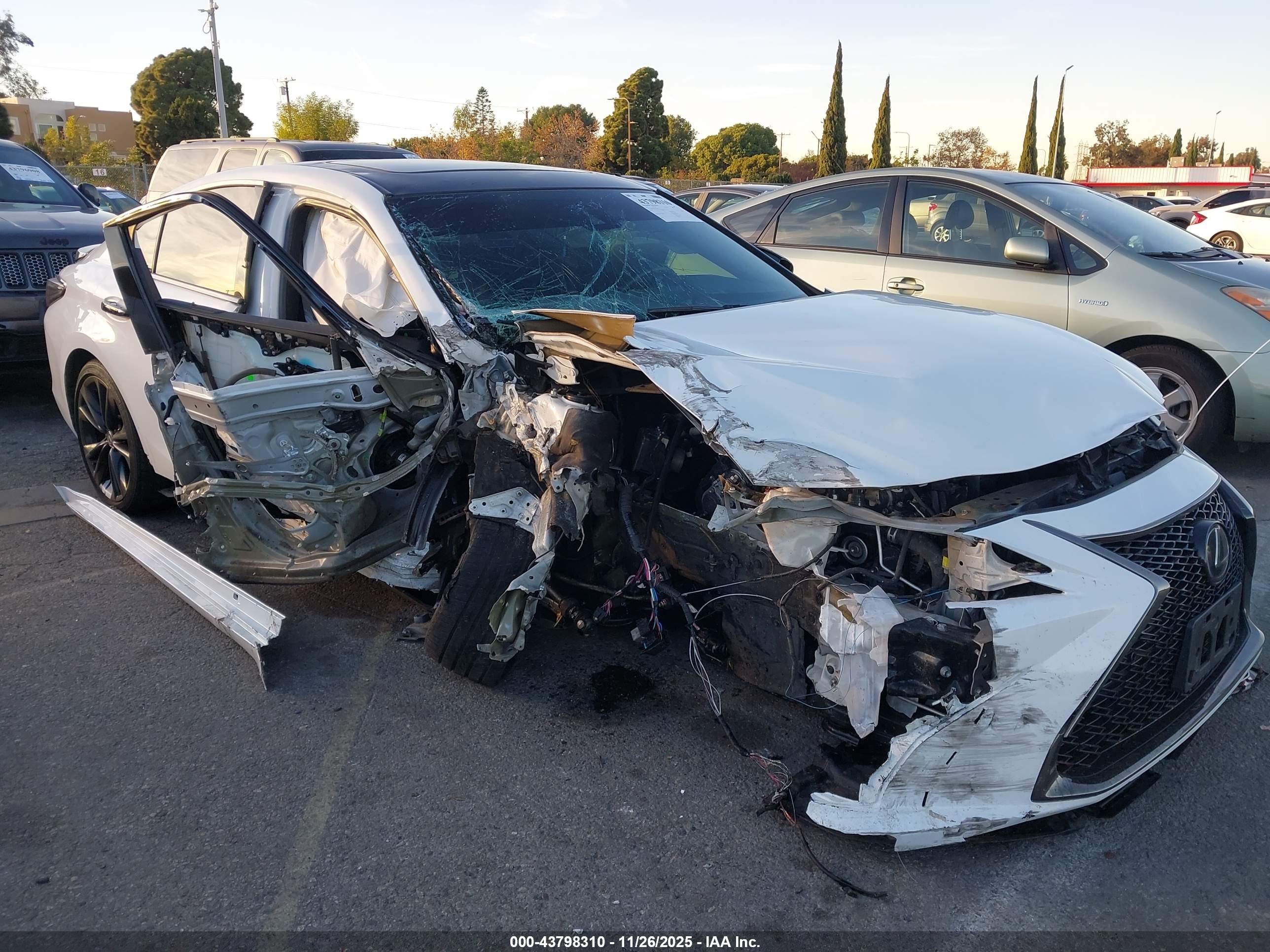 LEXUS ES image 6