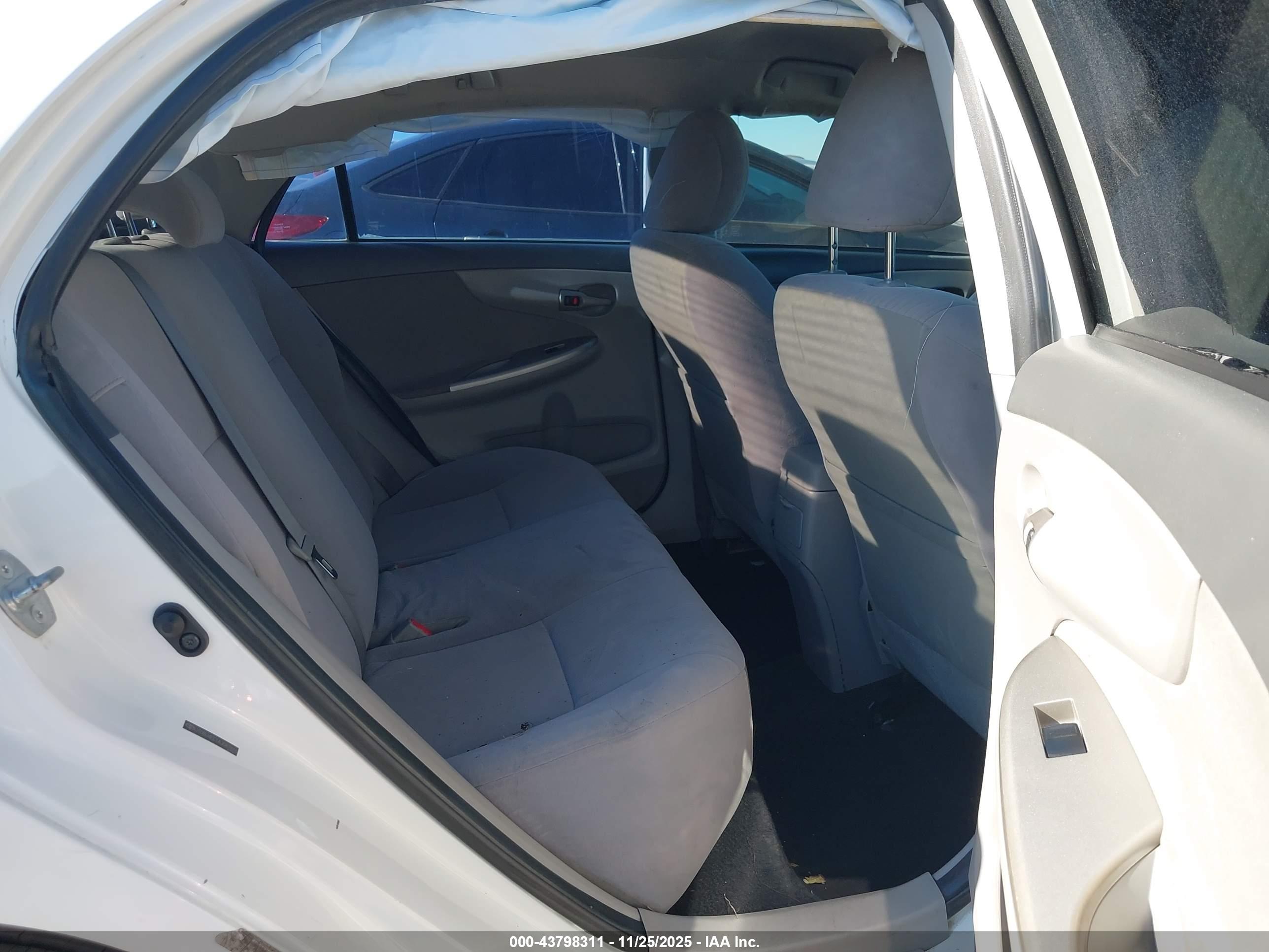 TOYOTA COROLLA image 8